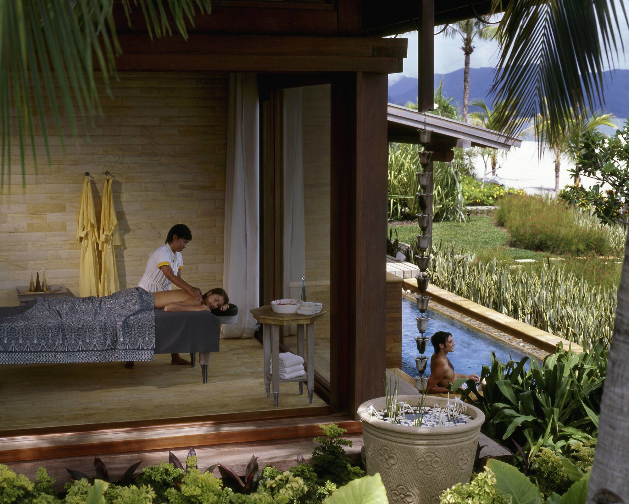 Four Seasons Resort in Langkawi: Massage in Beach Villa