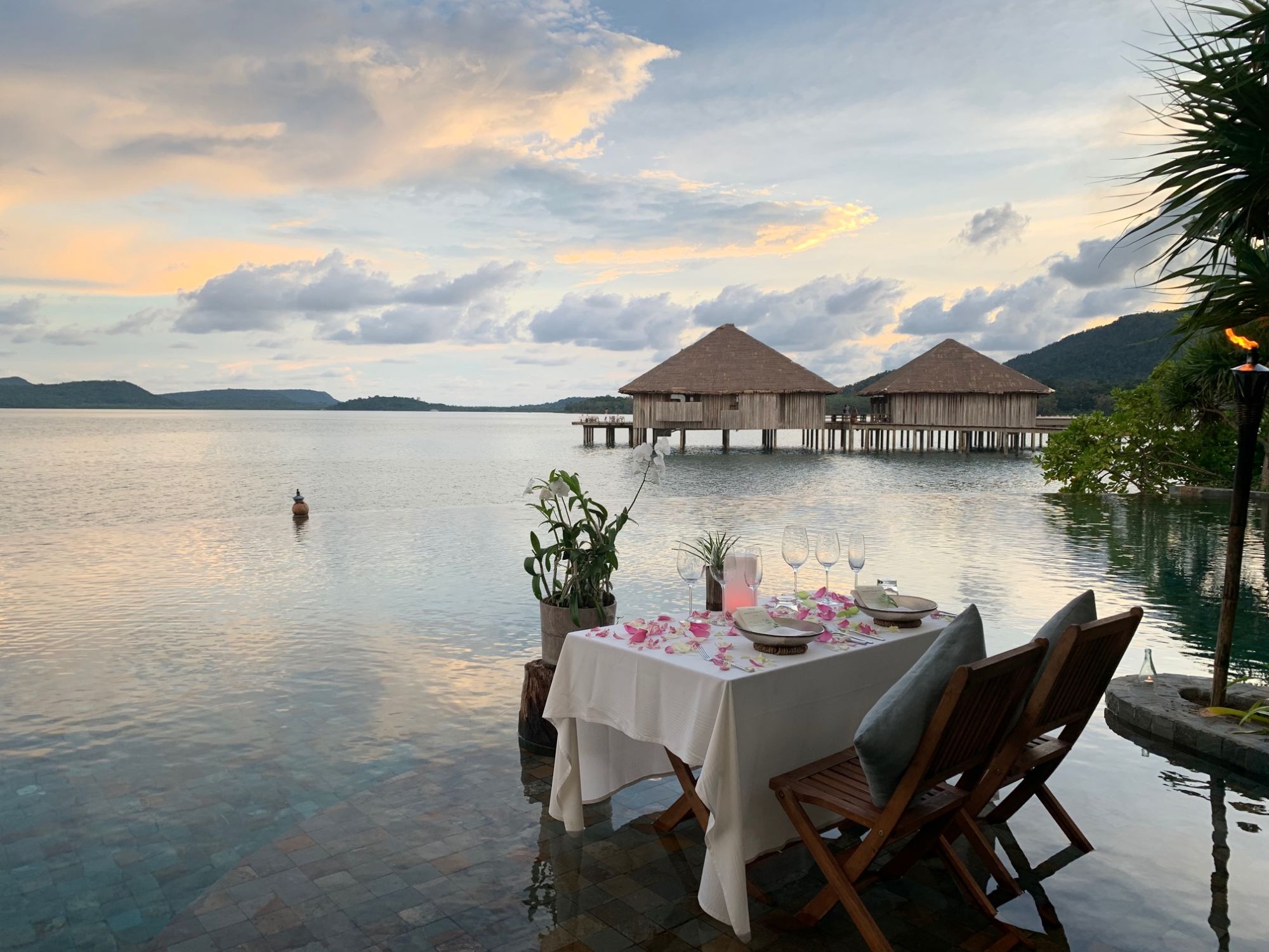Song Saa Private Island à Koh Rong: Dining at the beach