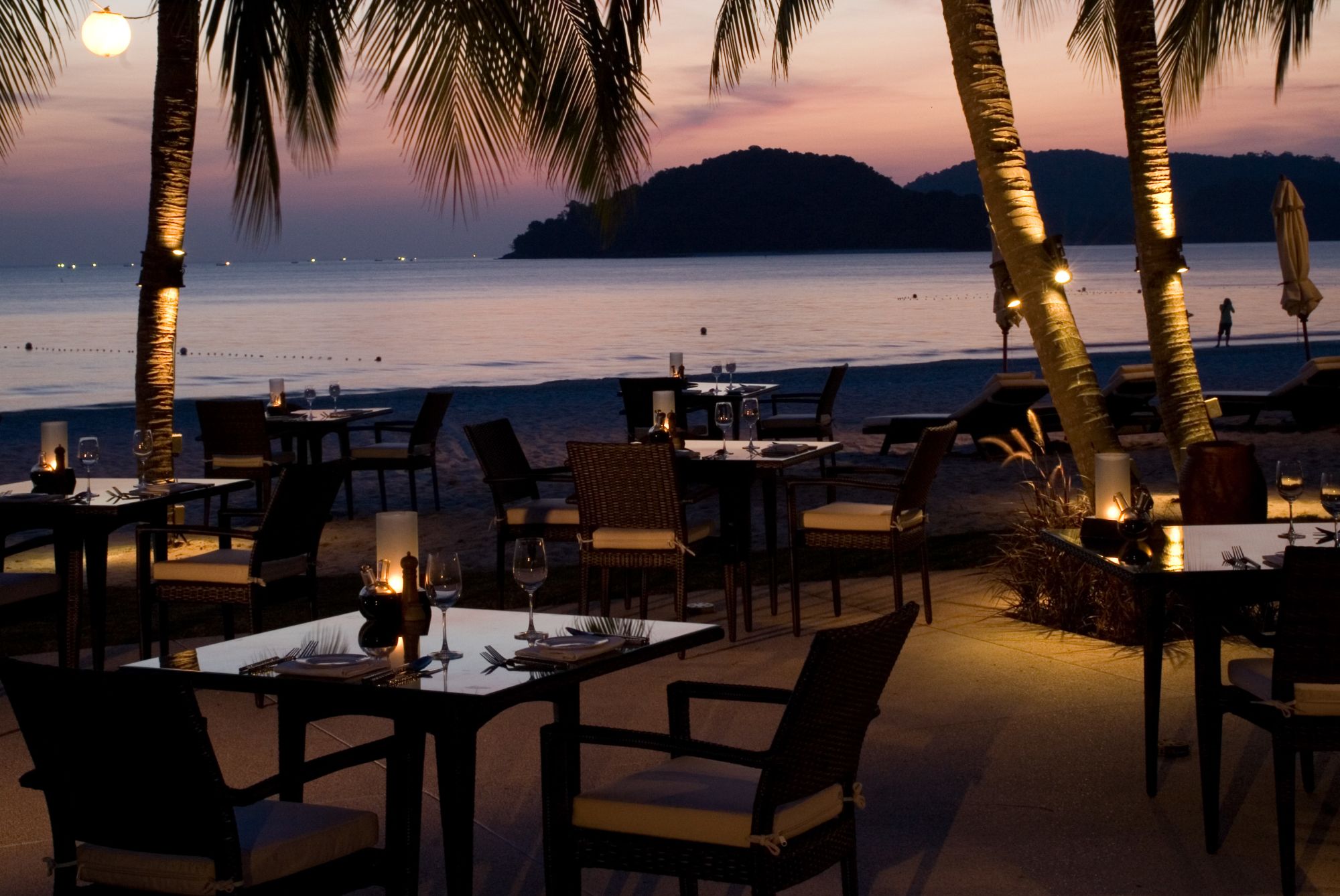 Casa del Mar in Langkawi: beach: f&b: La Sal Restaurant Sunset