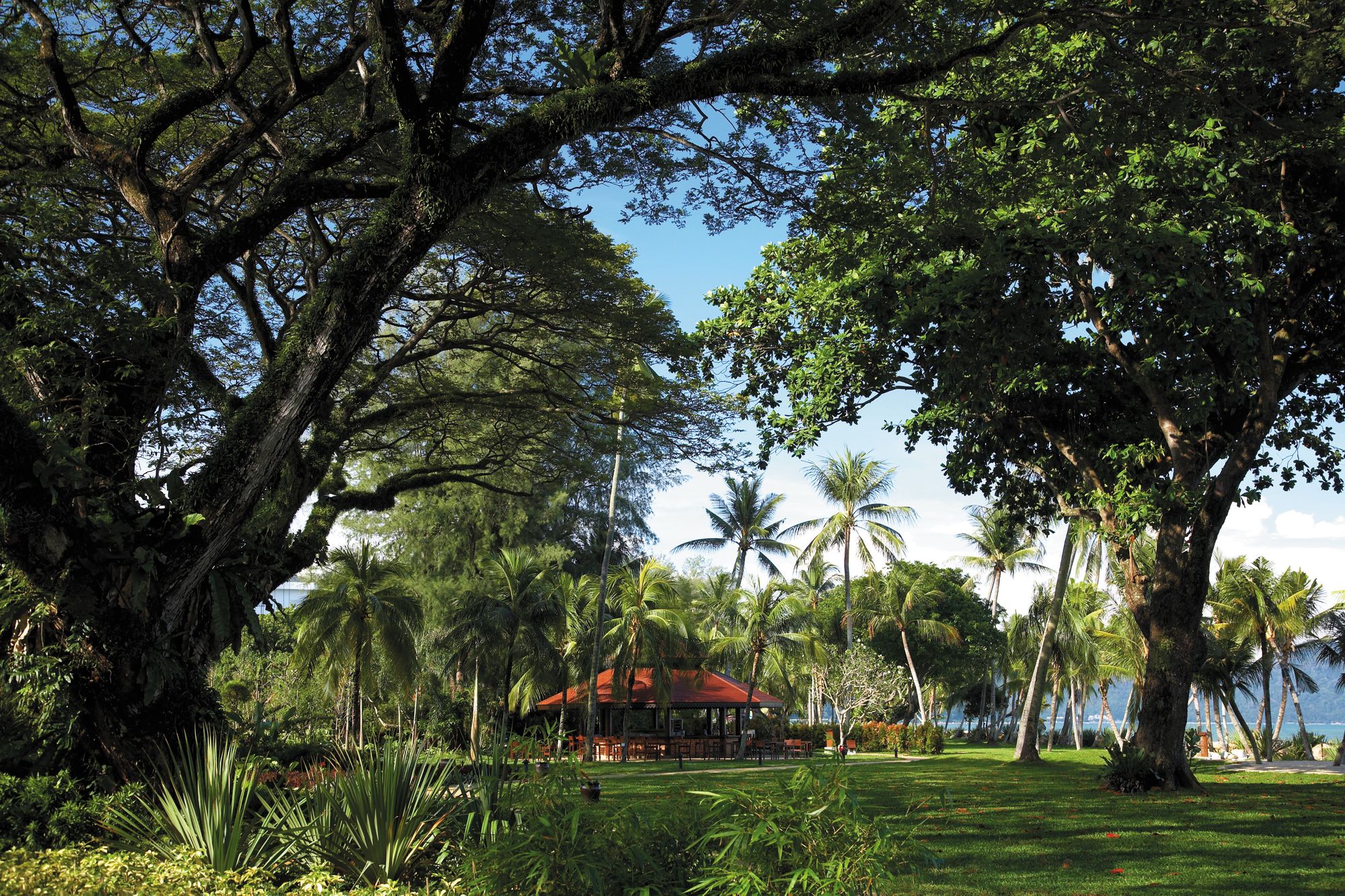 Shangri-La's Rasa Sayang Resort & Spa à Penang: Landscape and grounds