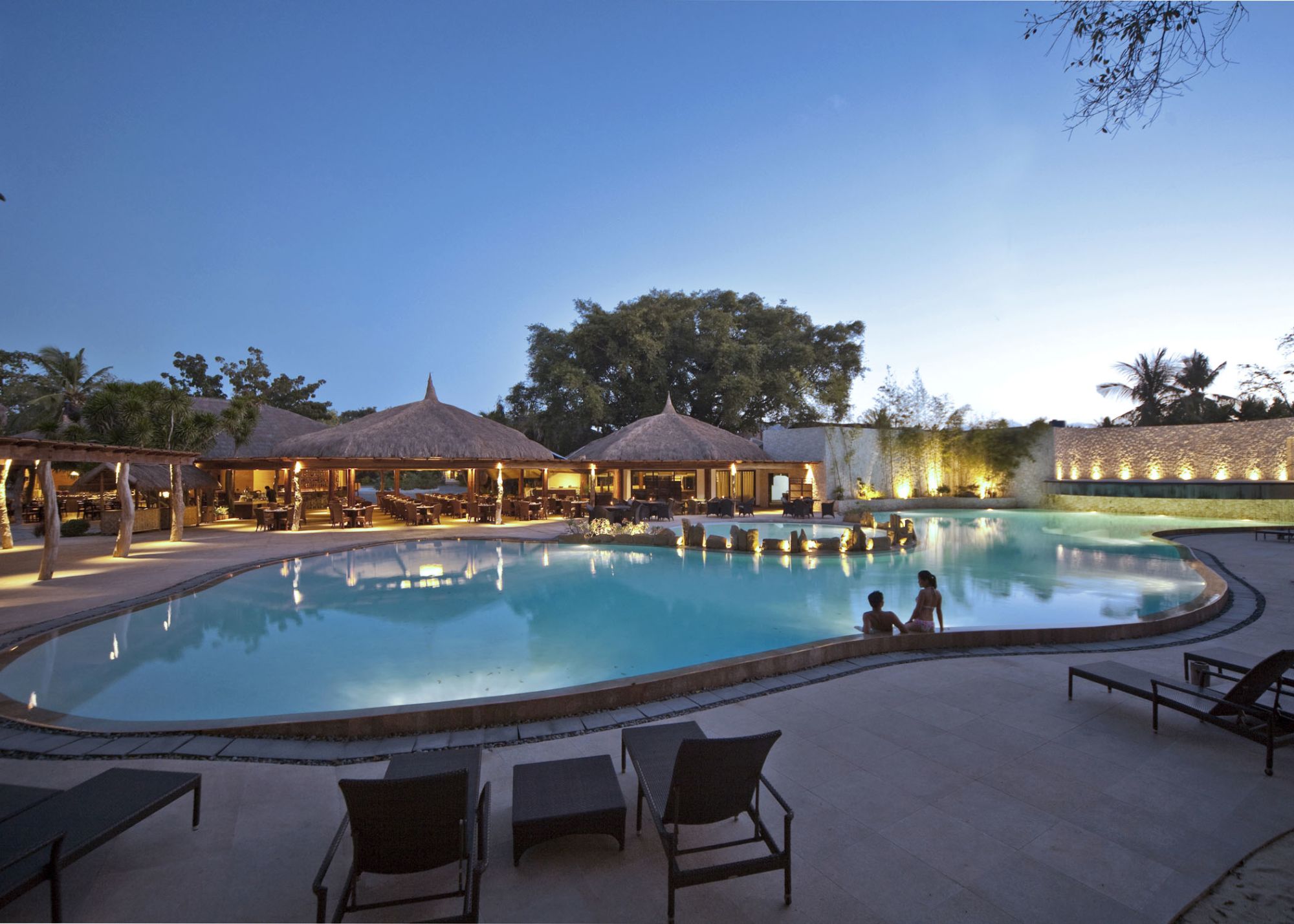 Bluewater Maribago Beach Resort in Cebu: Restaurant Poolside