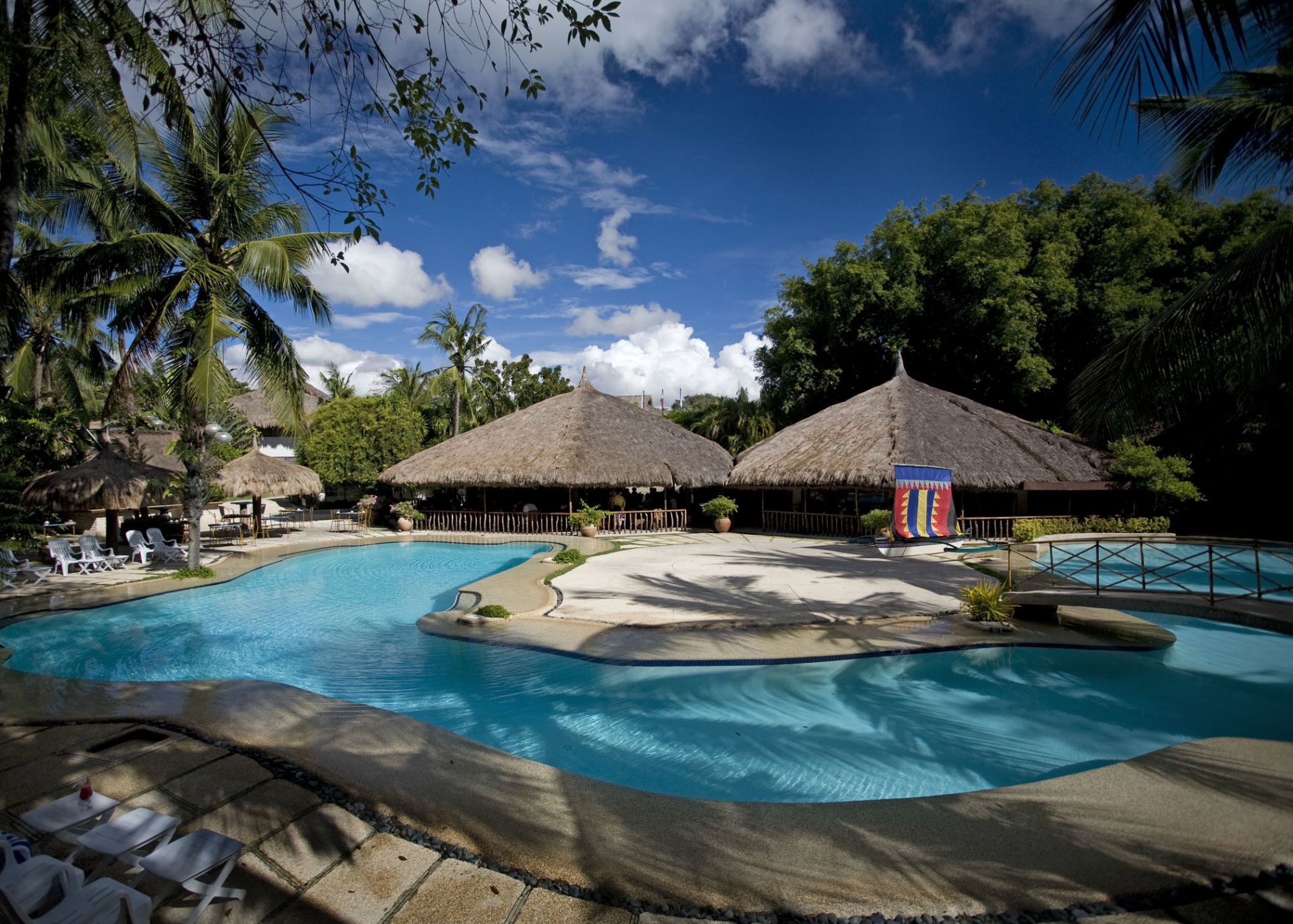 Bluewater Maribago Beach Resort in Cebu: Allegro Restaurant & Pool