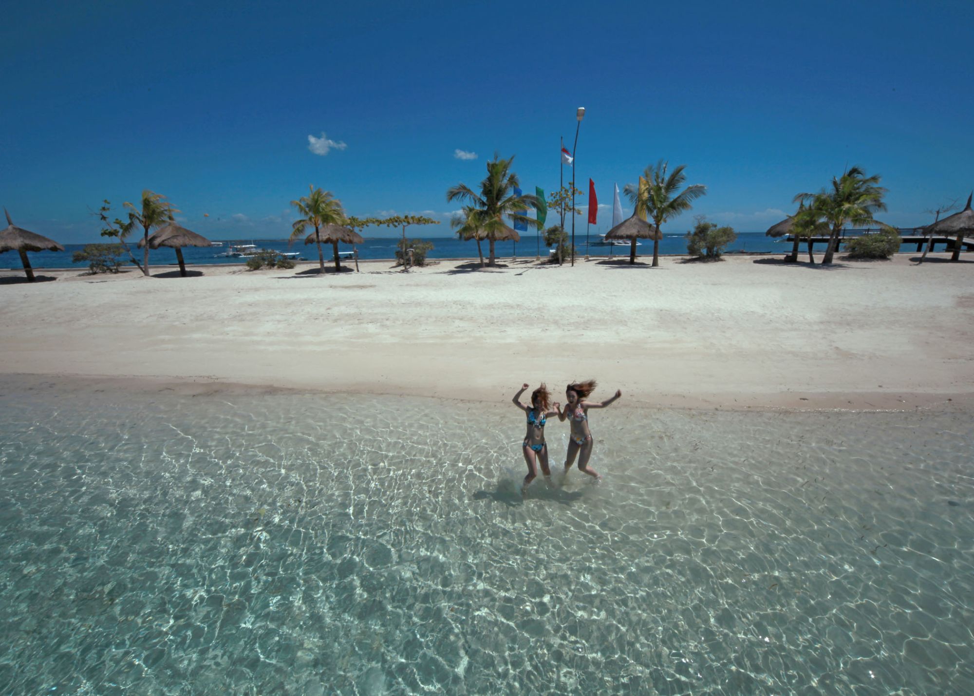 Bluewater Maribago Beach Resort in Cebu: beach: