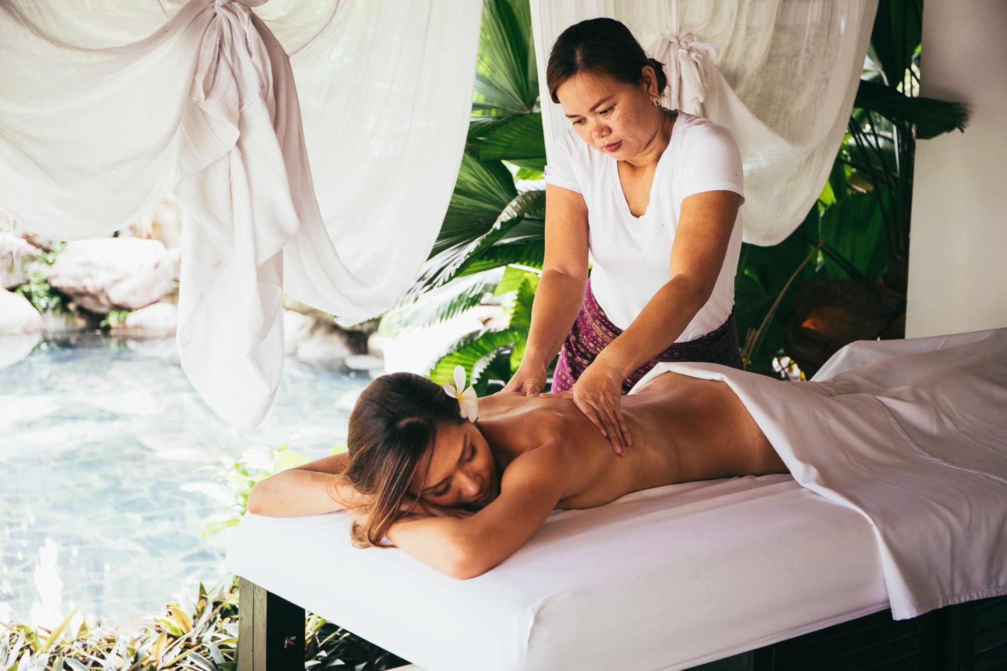 Atmosphere Resort in Negros: Massage treatment