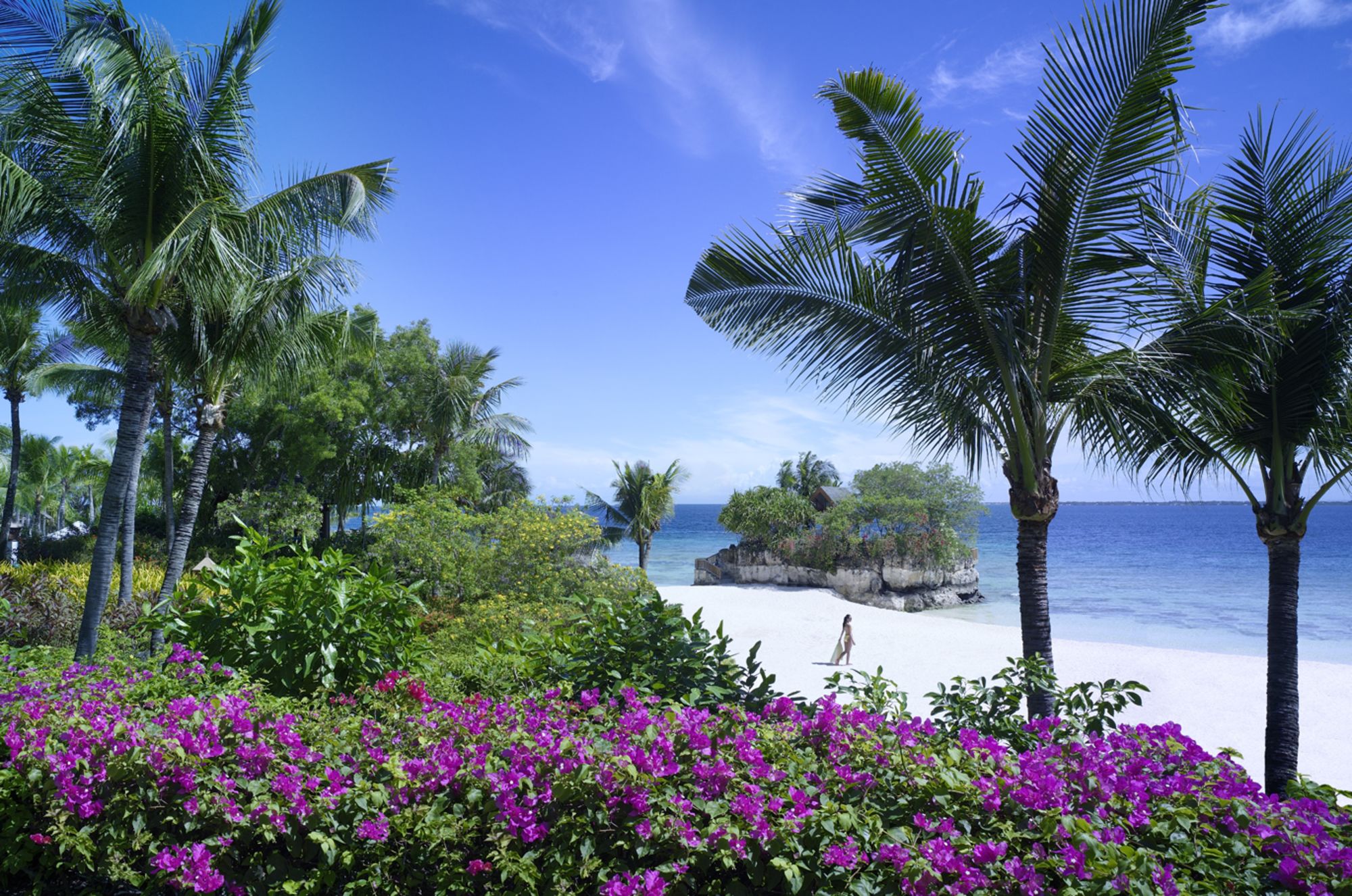 Shangri-La's Mactan Resort & Spa à Cebu: Beach With Gardens