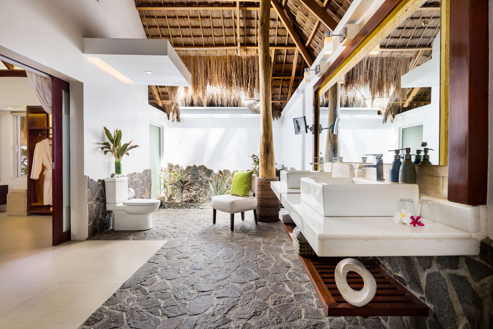 Atmosphere Resort in Negros: Premium Suite | bathroom