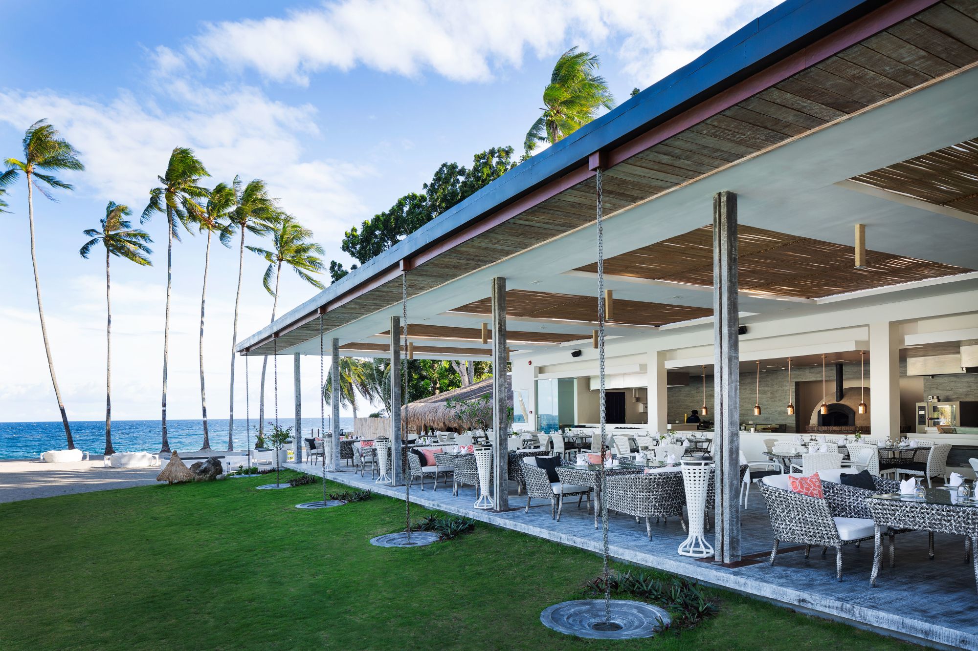 Atmosphere Resort in Negros: Breeze restaurant