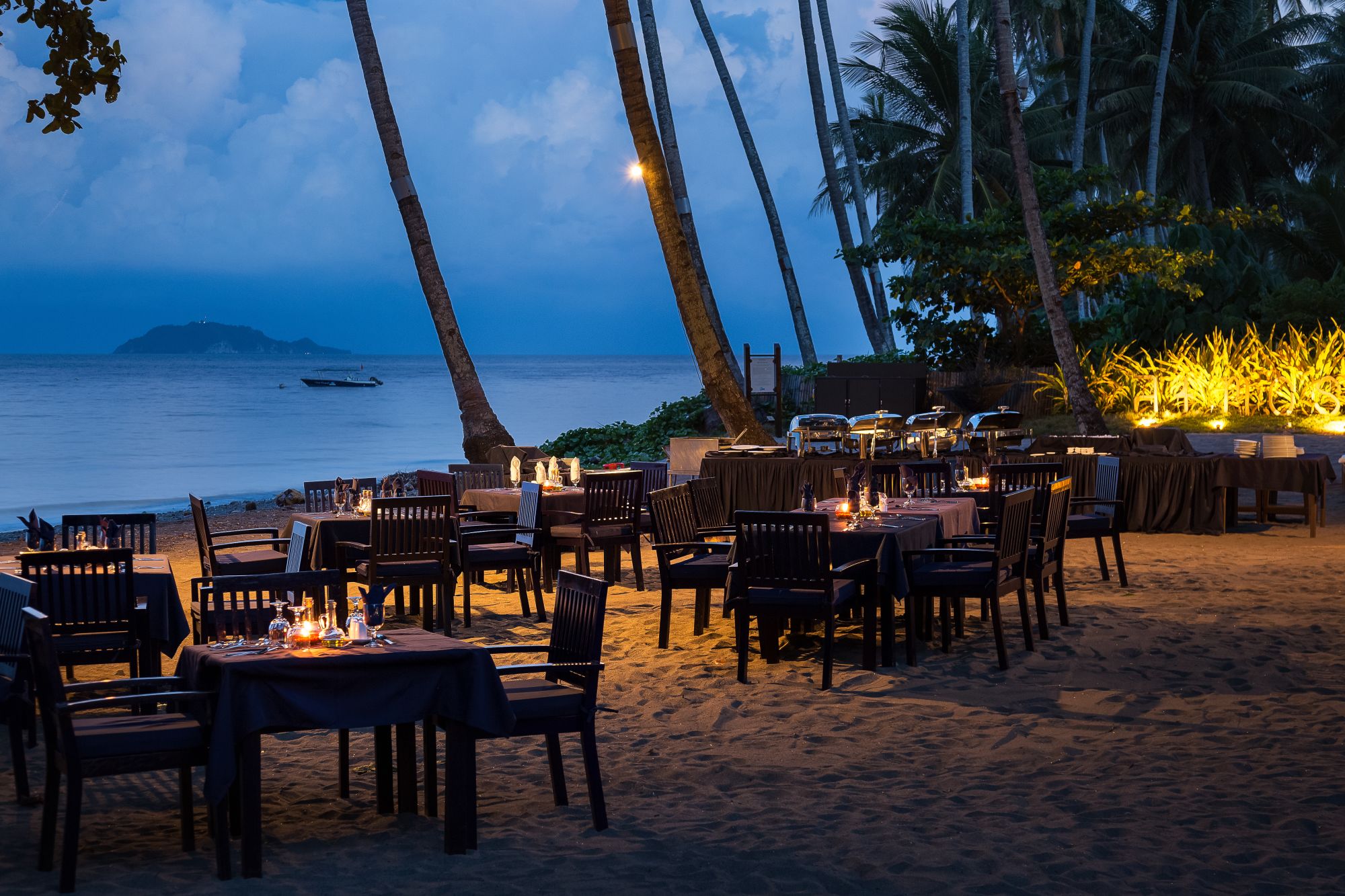 Atmosphere Resort in Negros: Beach barbecue