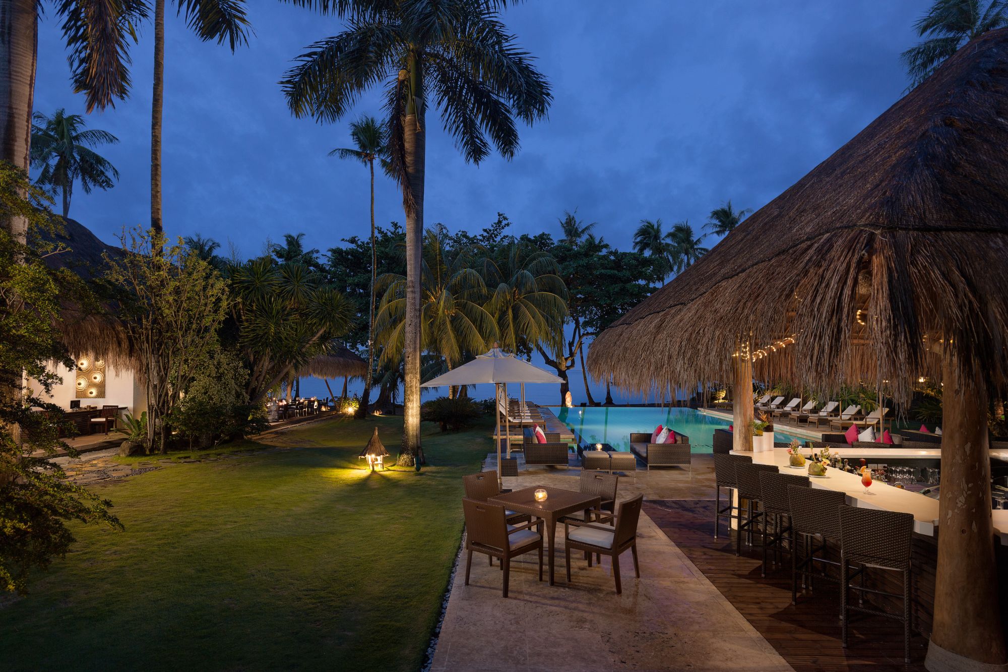Atmosphere Resort in Negros: Bar and Infinity Pool