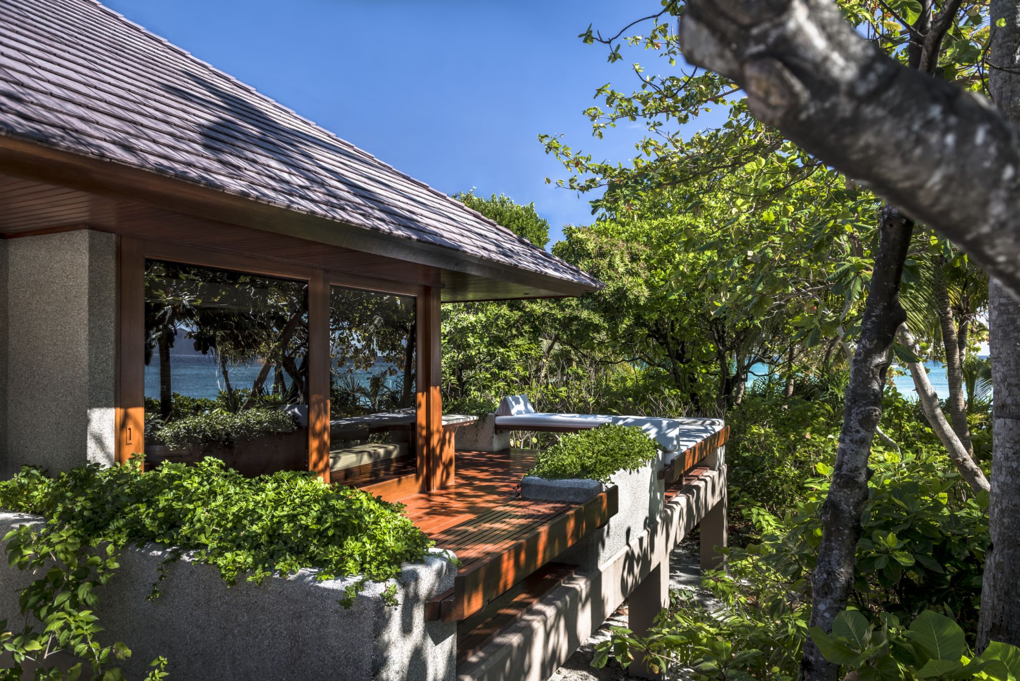 Amanpulo in Palawan: Beach Casita | Deck