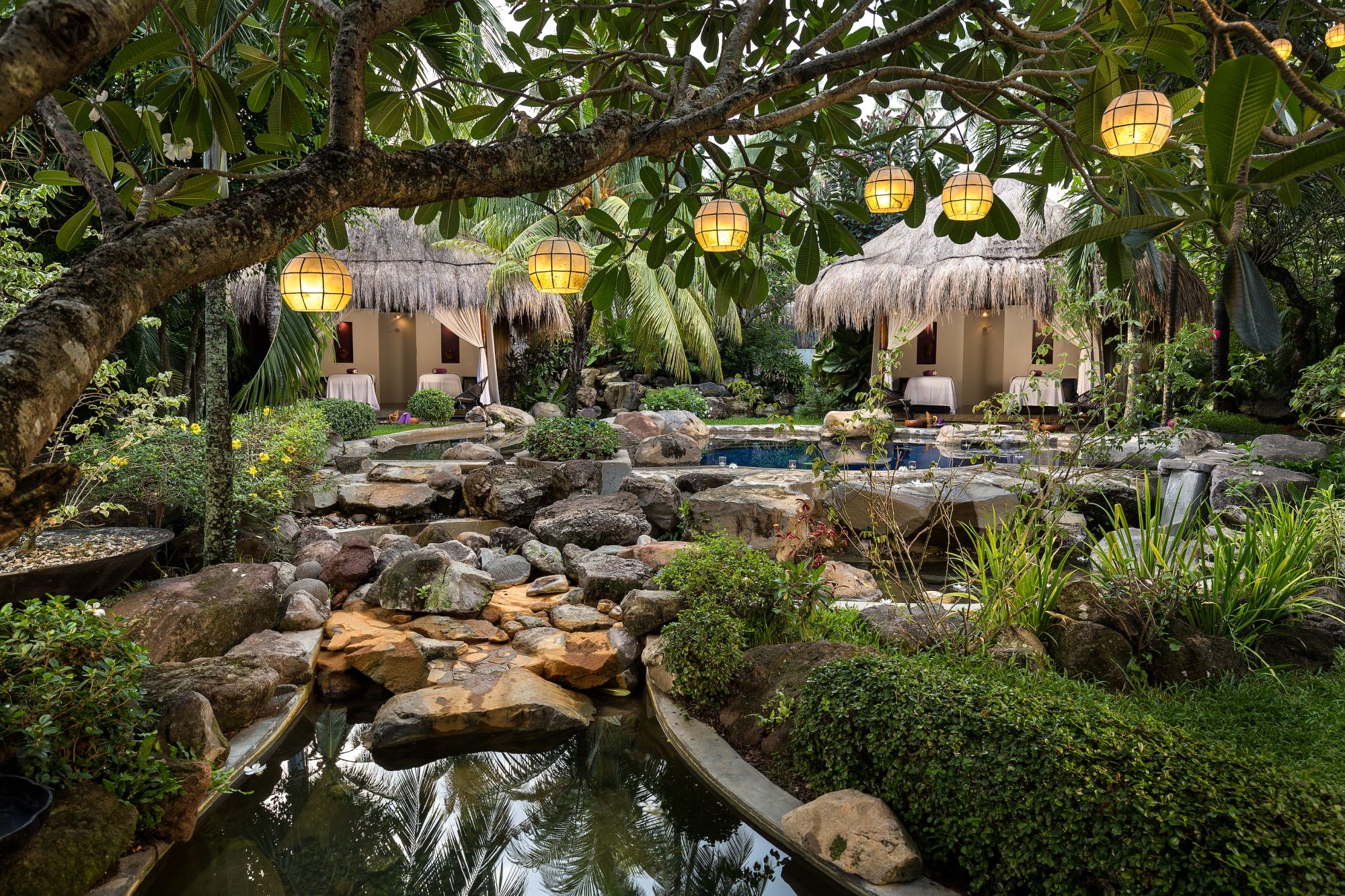 Atmosphere Resort in Negros: Spa garden