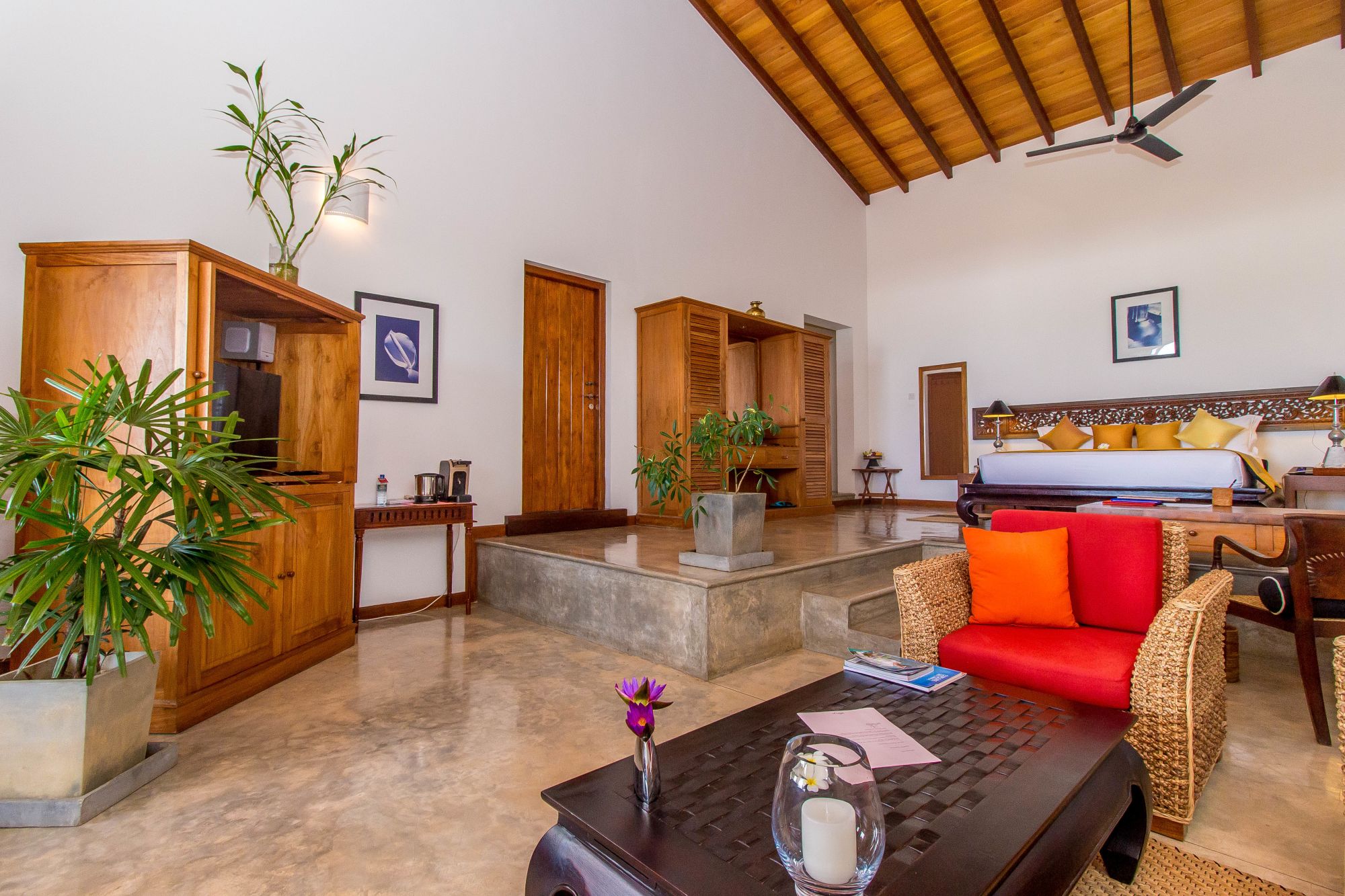 Aditya Resort in Hikkaduwa: Sagara Suite (Ocean View) | Bedroom & Living Room