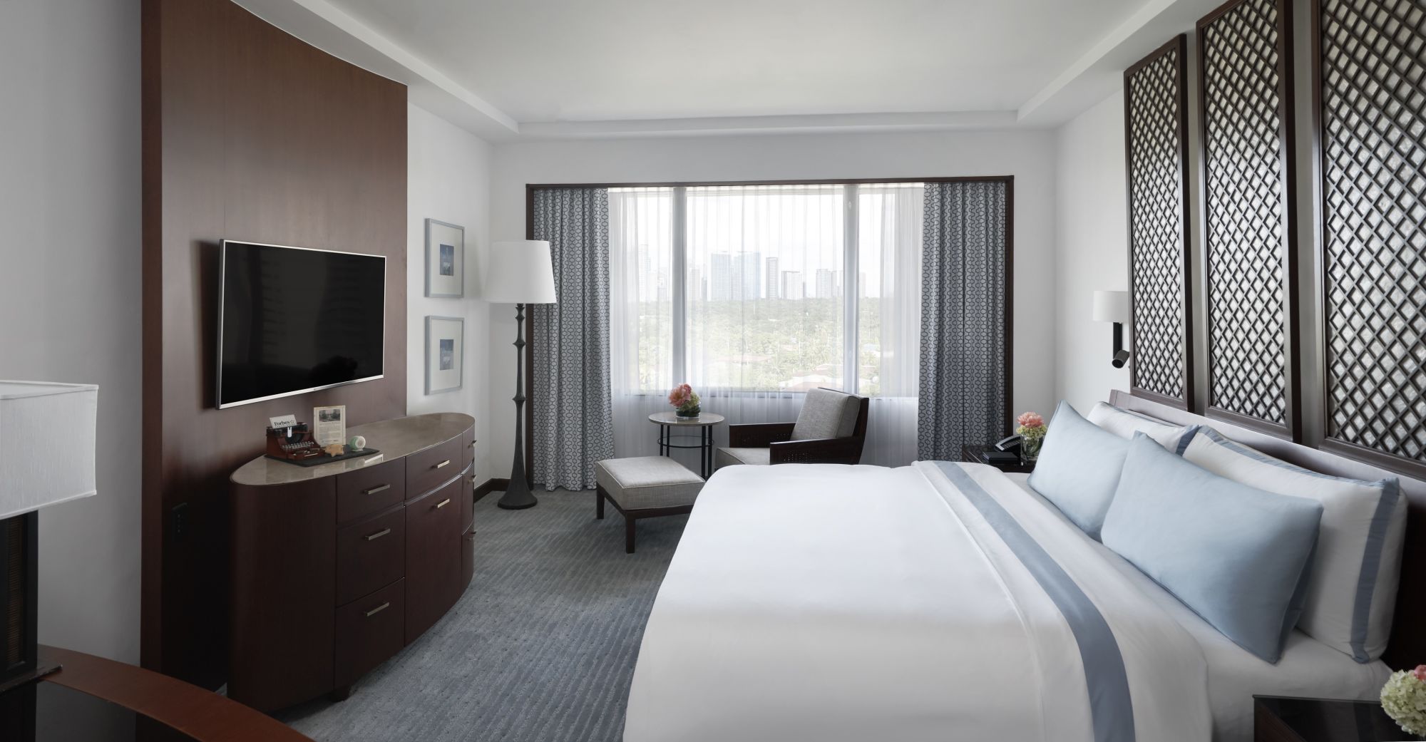 The Peninsula à Manille:  Executive Suite (Club Access)