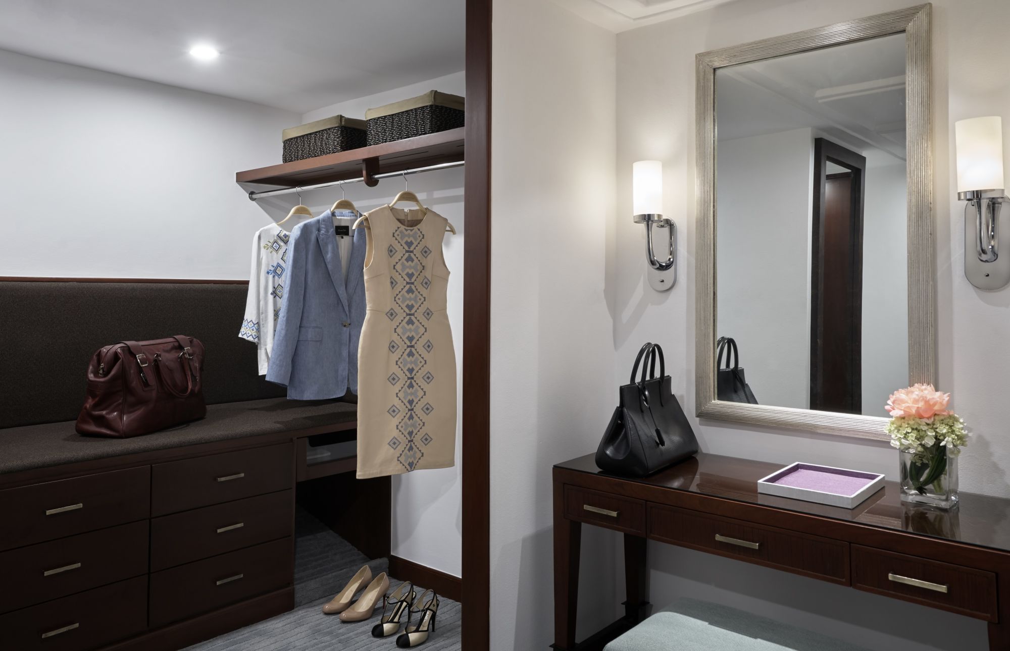 The Peninsula à Manille:  Executive Suite | Walk-in Closet