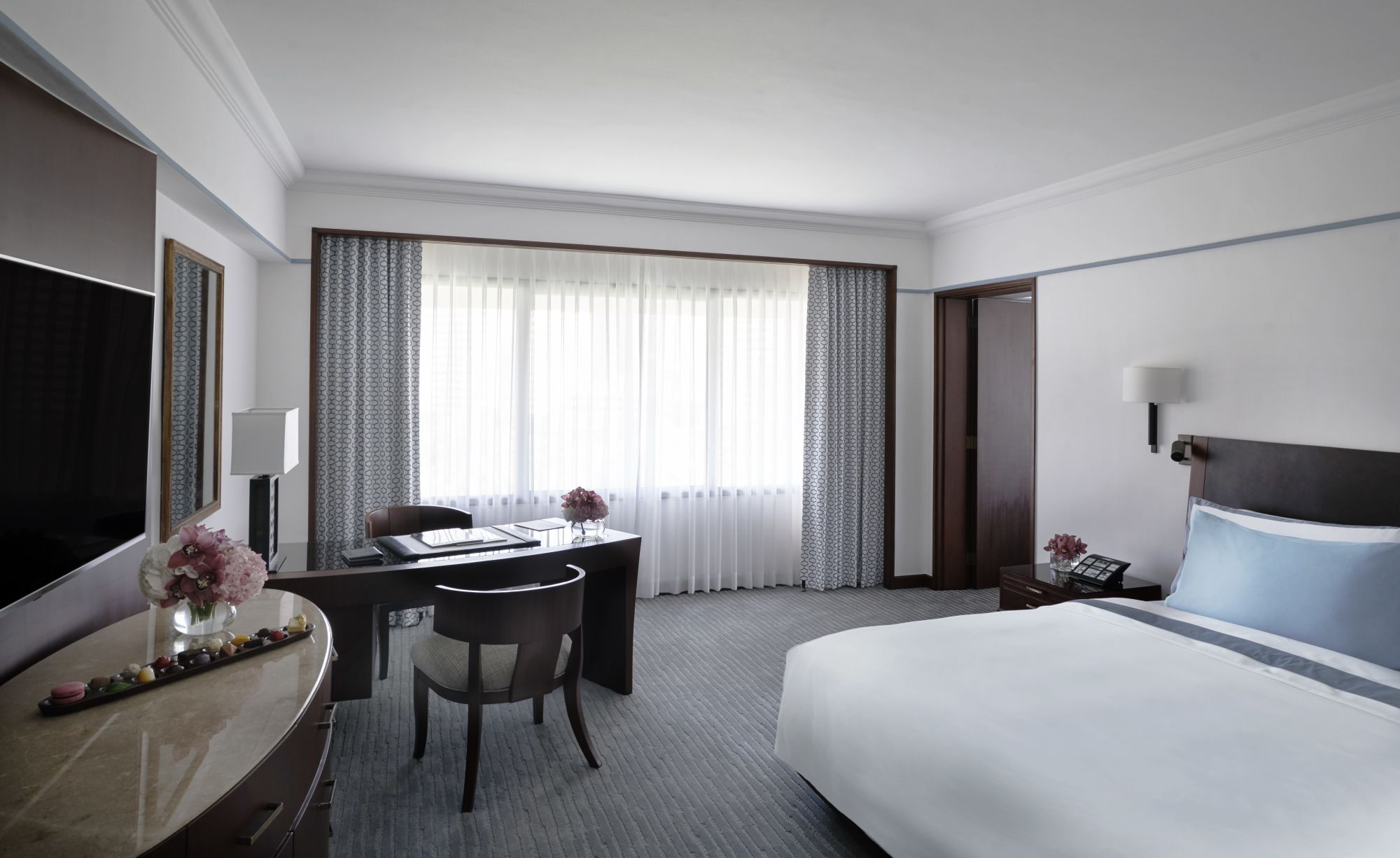 The Peninsula à Manille:  Premier Suite