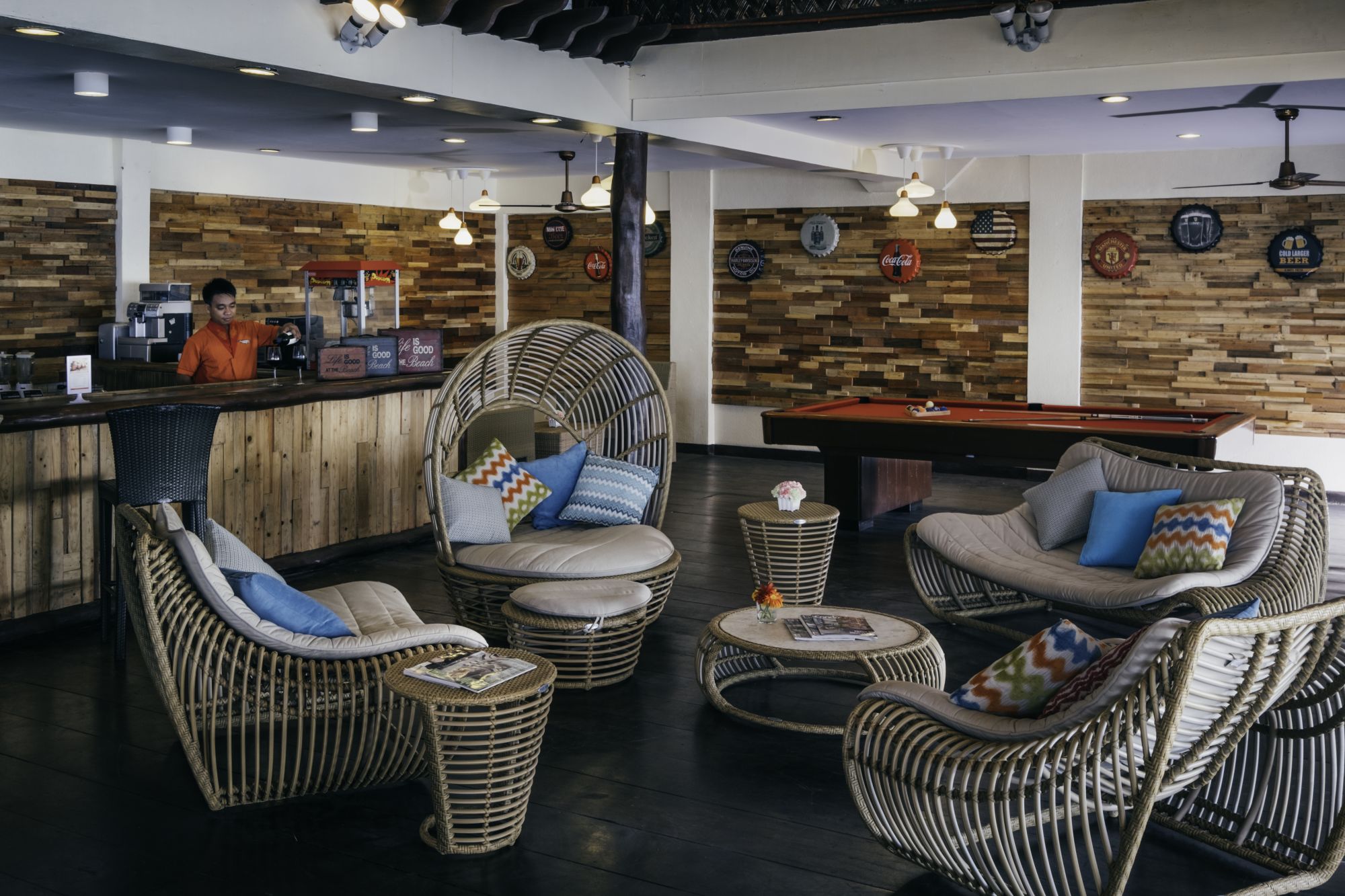 Discovery Coron in Palawan:  Firefish Lounge