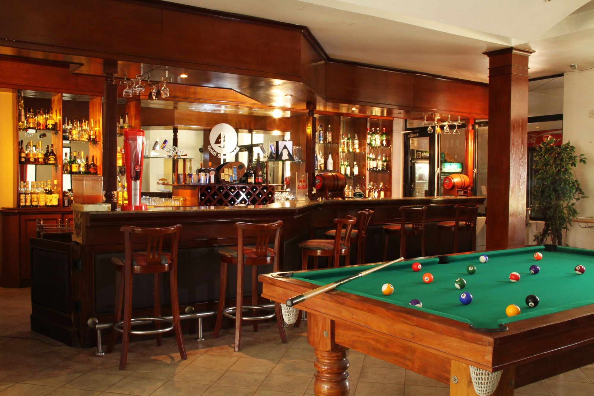 Goldi Sands in Negombo: f&b: