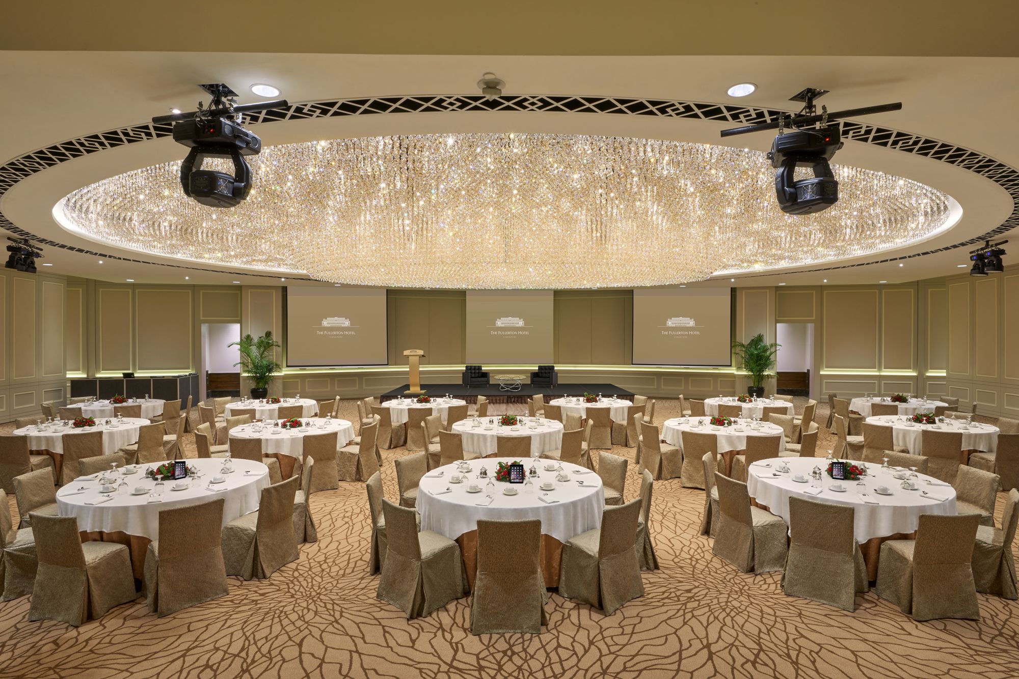 The Fullerton in Singapur:  Ballroom - Cluster Setup