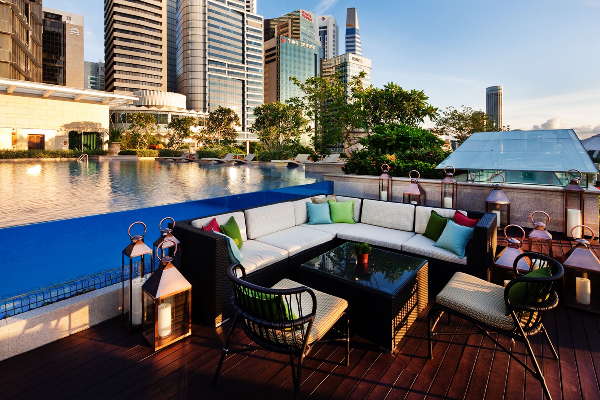 The Fullerton Bay in Singapur: Lantern - Pool Seating