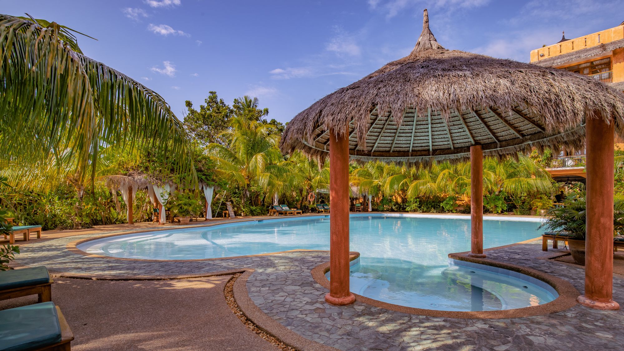 Coco Grove Beach Resort à Siquijor: Pool