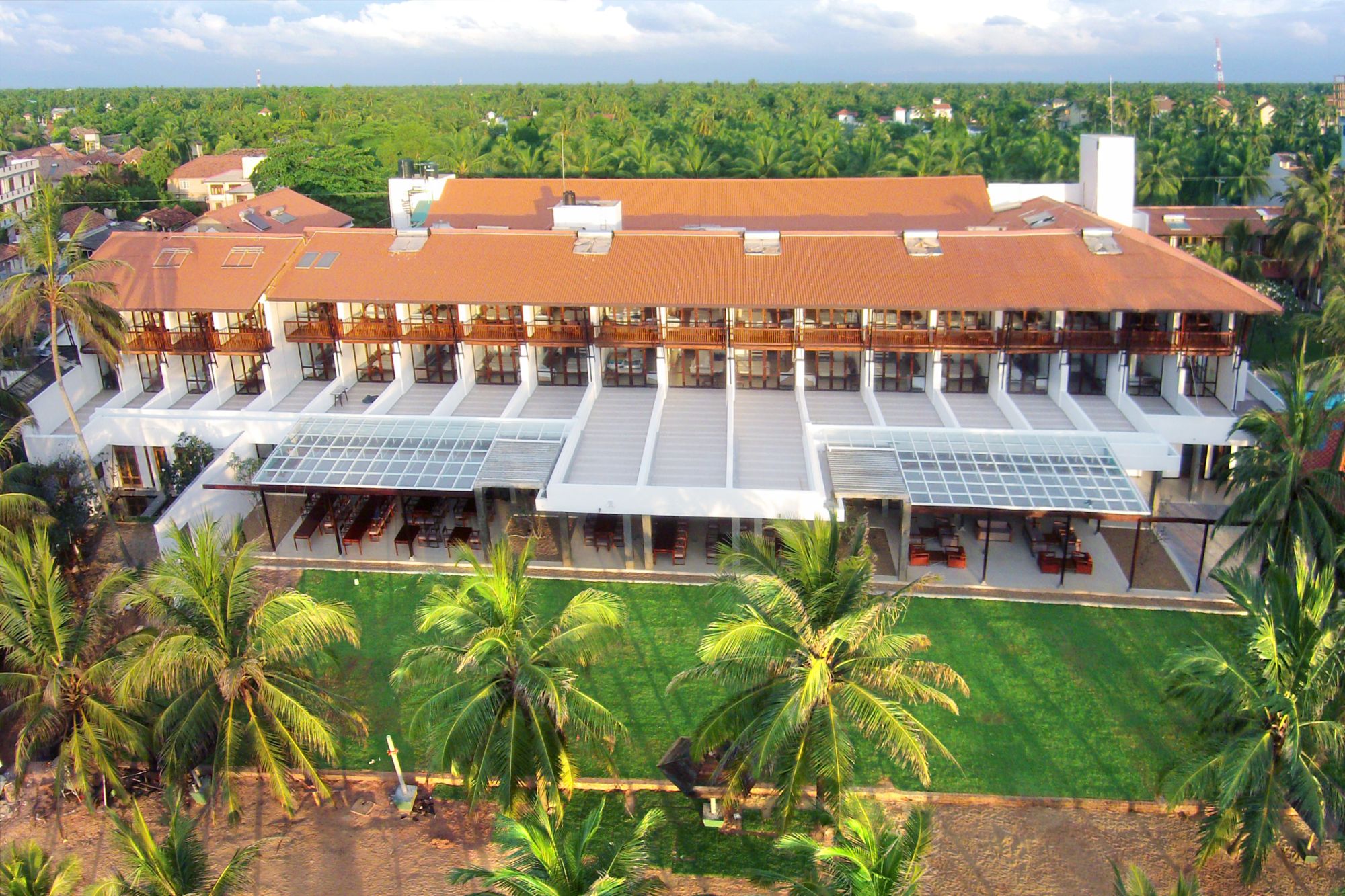 Goldi Sands in Negombo: Facade