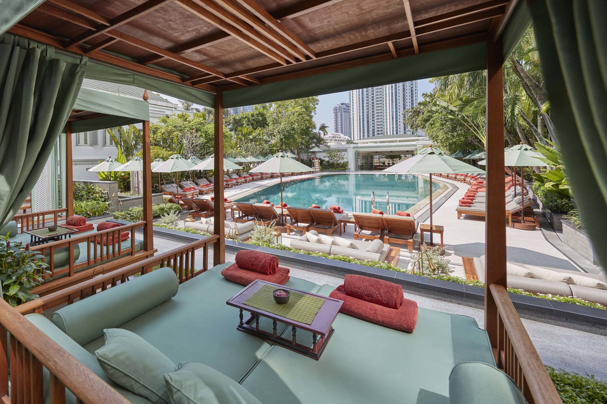 Mandarin Oriental in Bangkok:  Cabana and pool