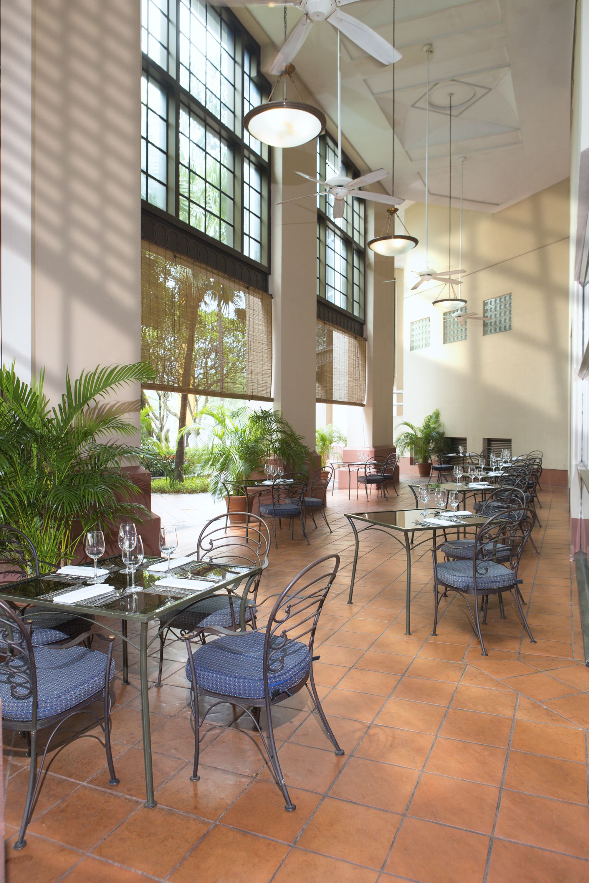 Paradox Singapore Merchant Court at Clarke Quay à Singapour: Alfresco