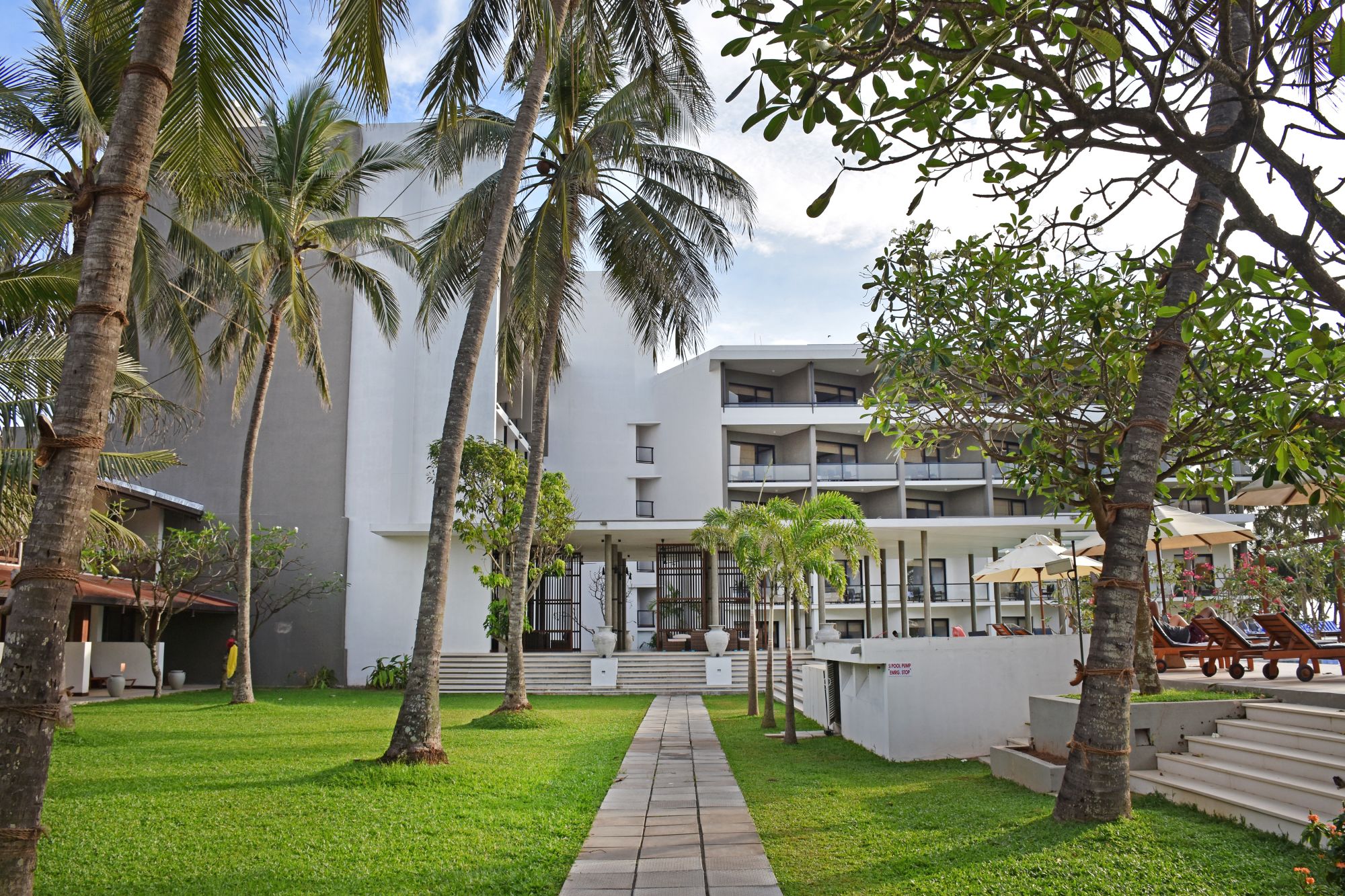 Goldi Sands in Negombo: garden