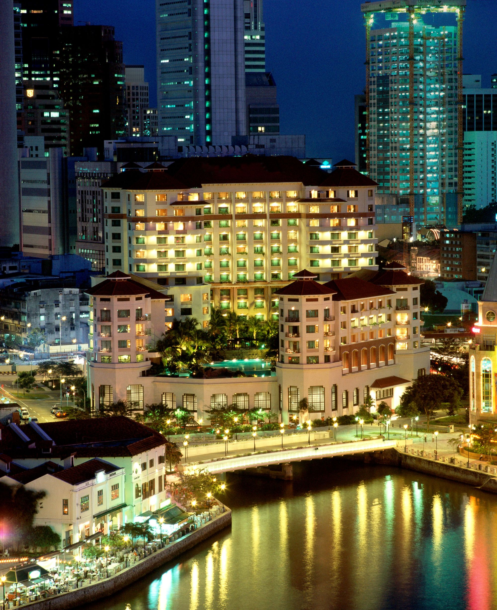Paradox Singapore Merchant Court at Clarke Quay à Singapour: Exterior by night