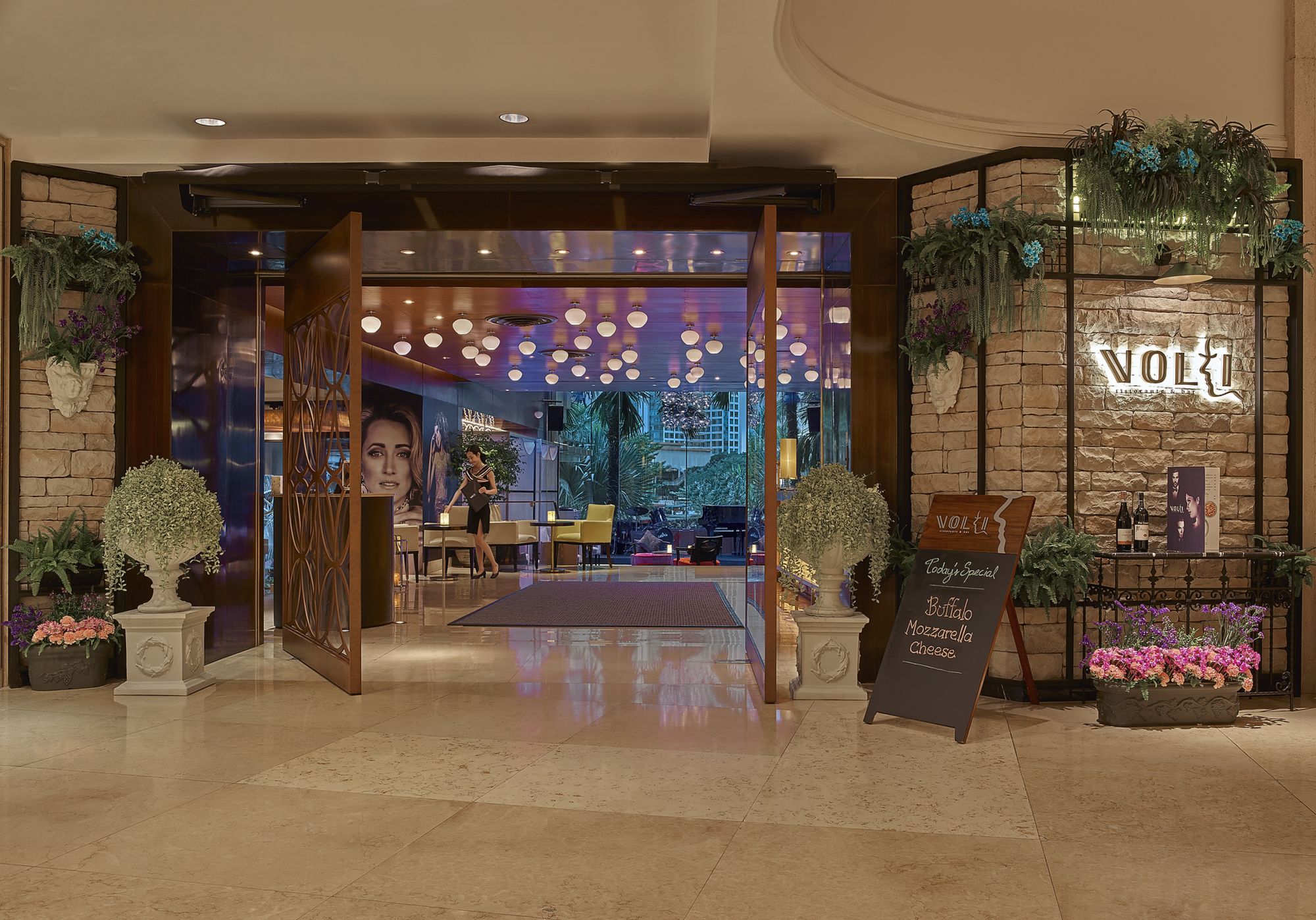 Shangri-La Bangkok: Volti Restaurant