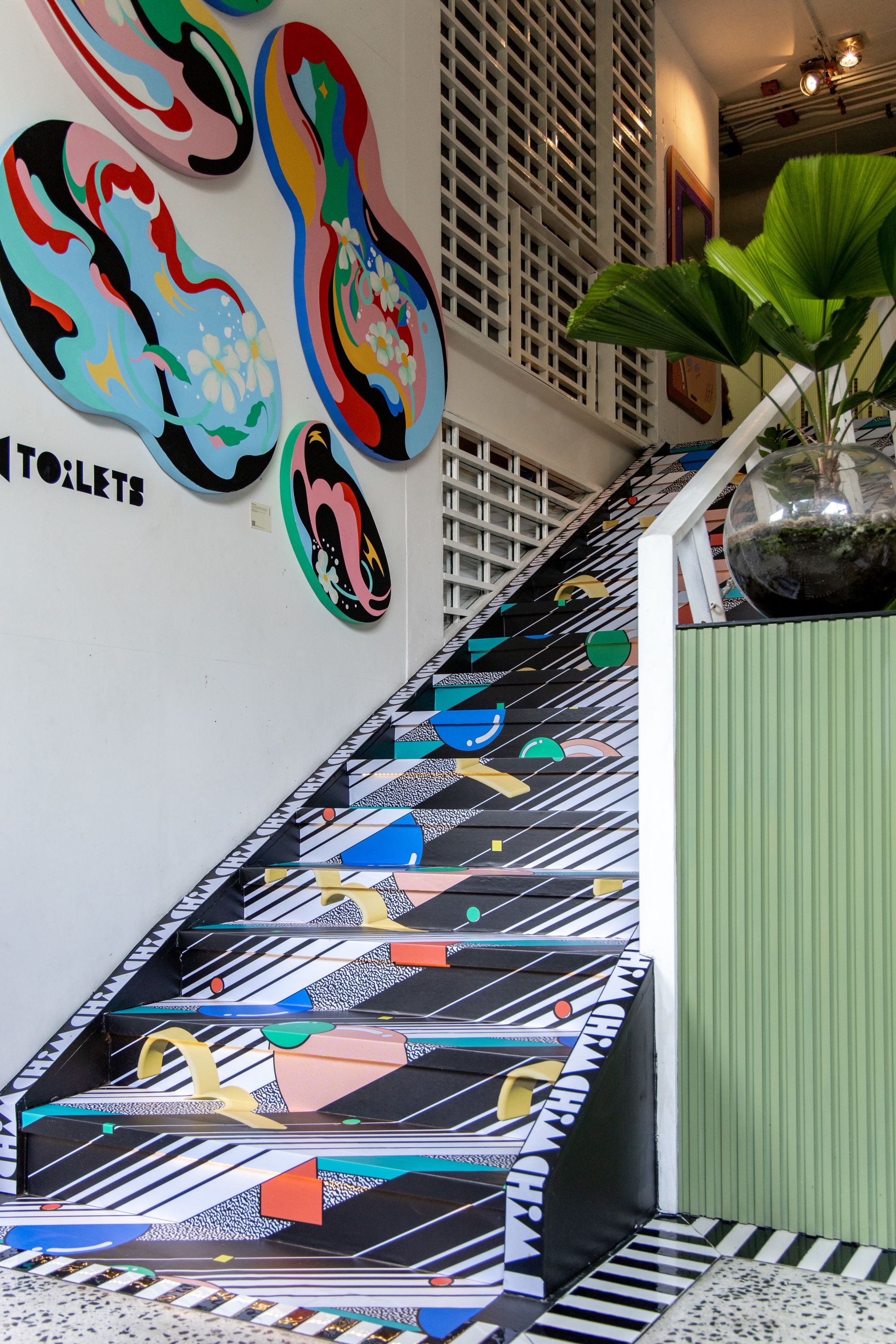 Siam@Siam Design Hotel Bangkok: Happy People Stair at Chim Chim