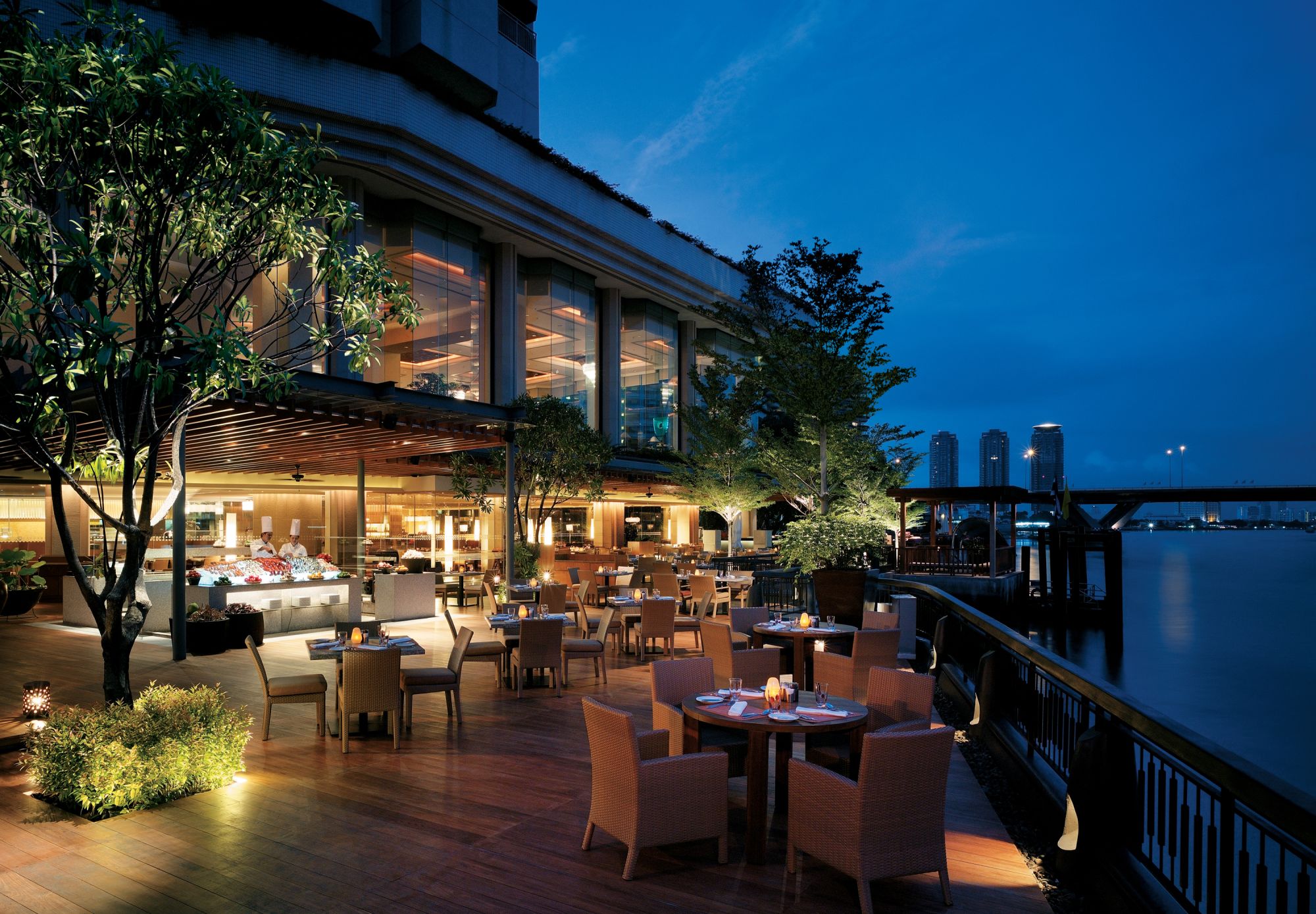 Shangri-La Bangkok: NEXT2 Cafe outside terrace