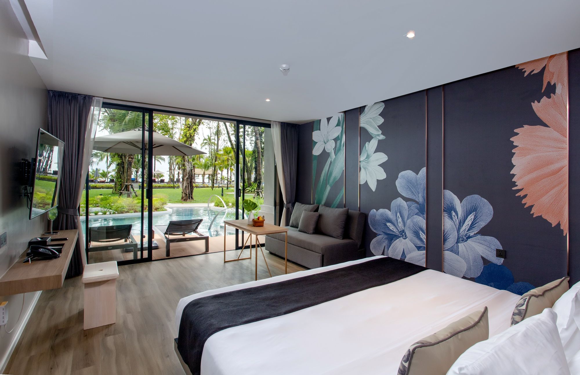 La Flora Khao Lak: Seaside Pool Access