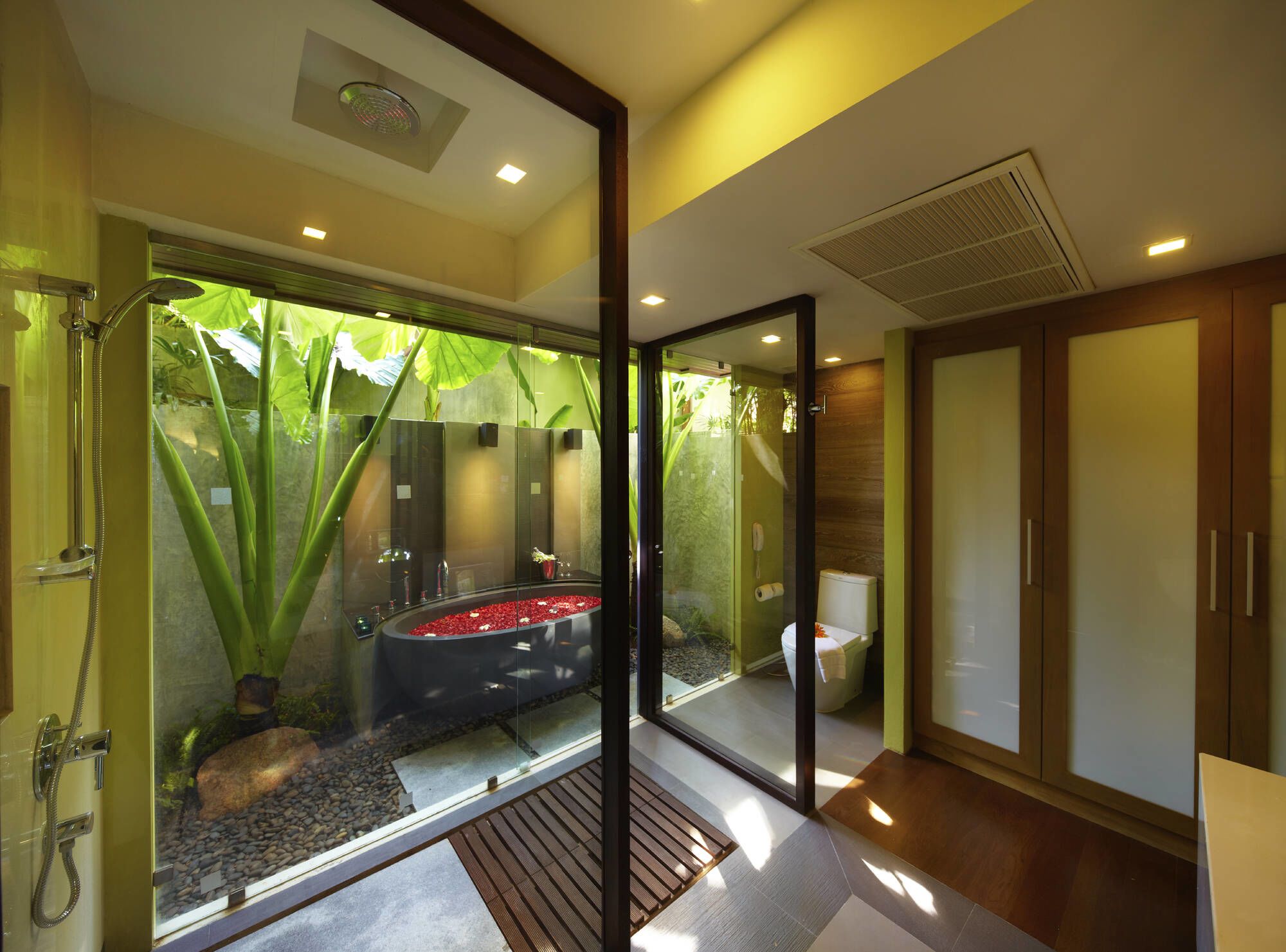 Chaweng Regent Beach Resort in Ko Samui: Deluxe | Regency Bathroom
