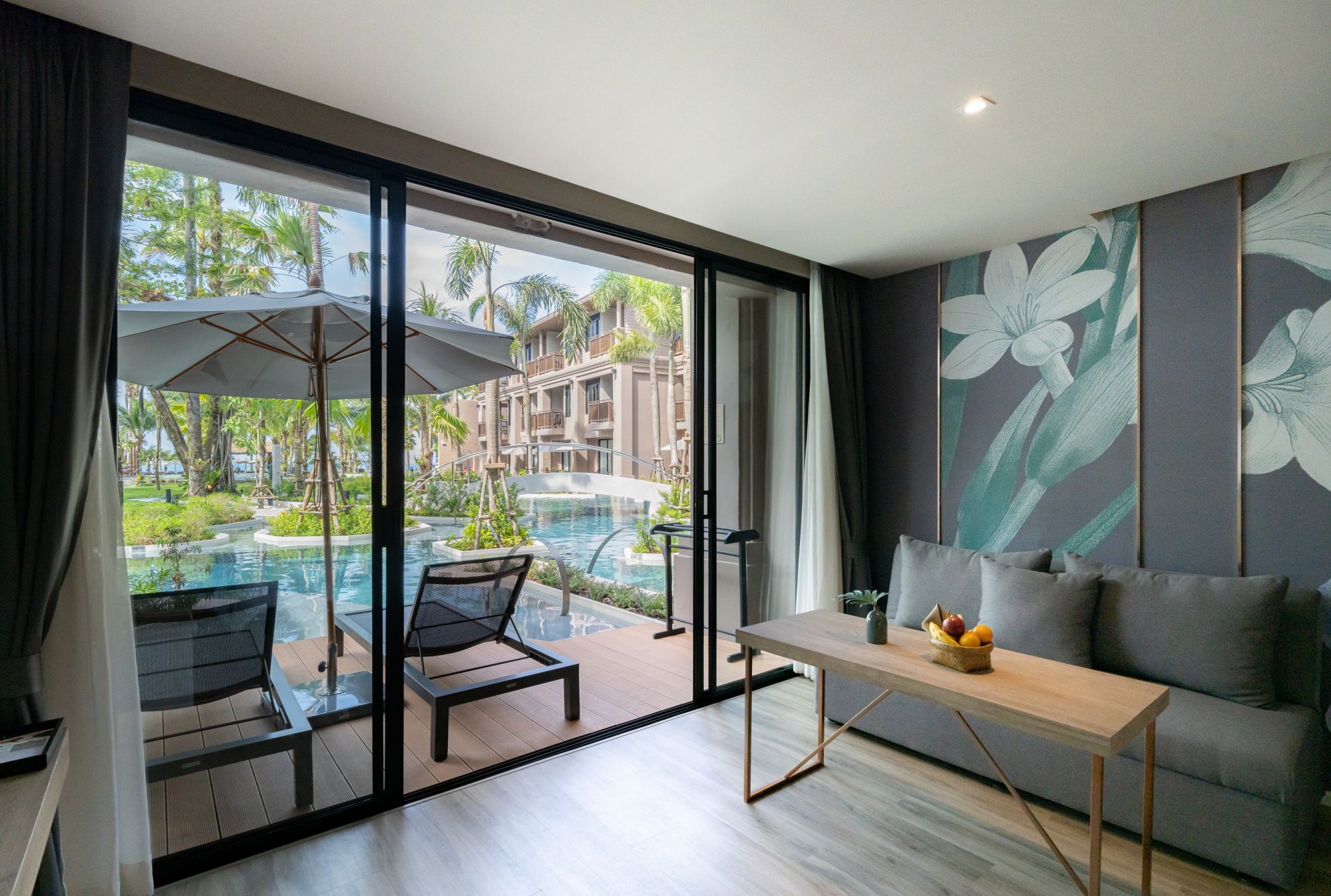 La Flora Khao Lak: Seaside Pool Access