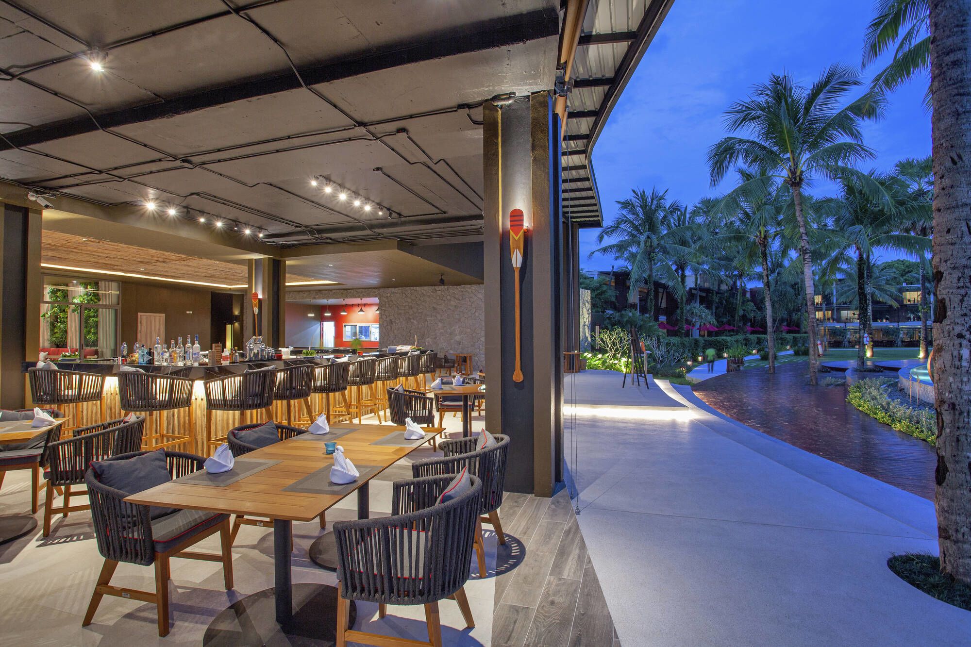 Ramada Resort by Wyndham Khao Lak: Sassi's Beach Club