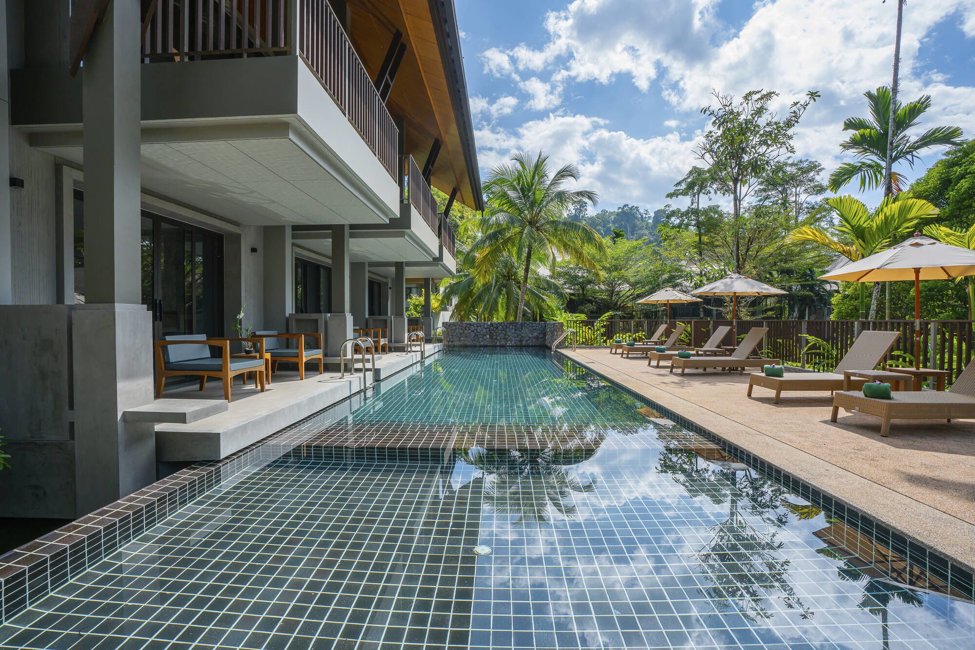Khaolak Wanaburee Resort in Khao Lak: Estate Pool Access
