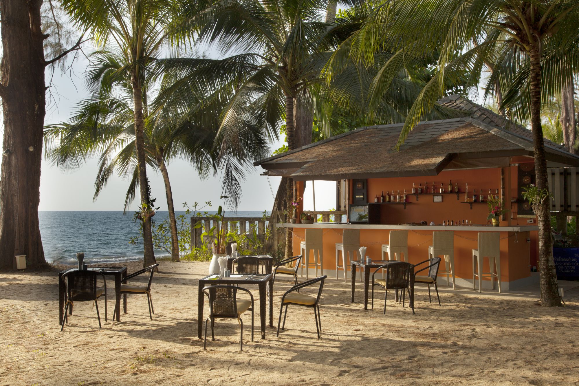 Khaolak Wanaburee Resort in Khao Lak: Beach Bar