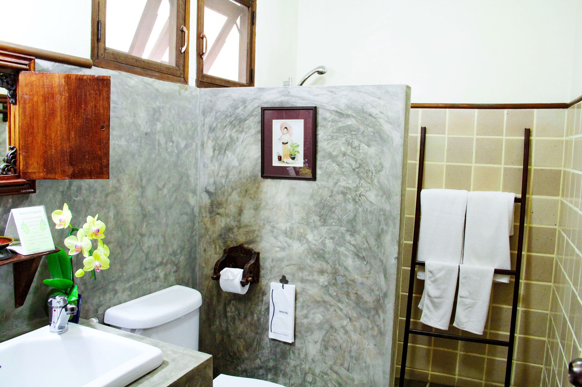 Shewe Wana Suite Resort in Chiang Mai:  Superior Bathroom