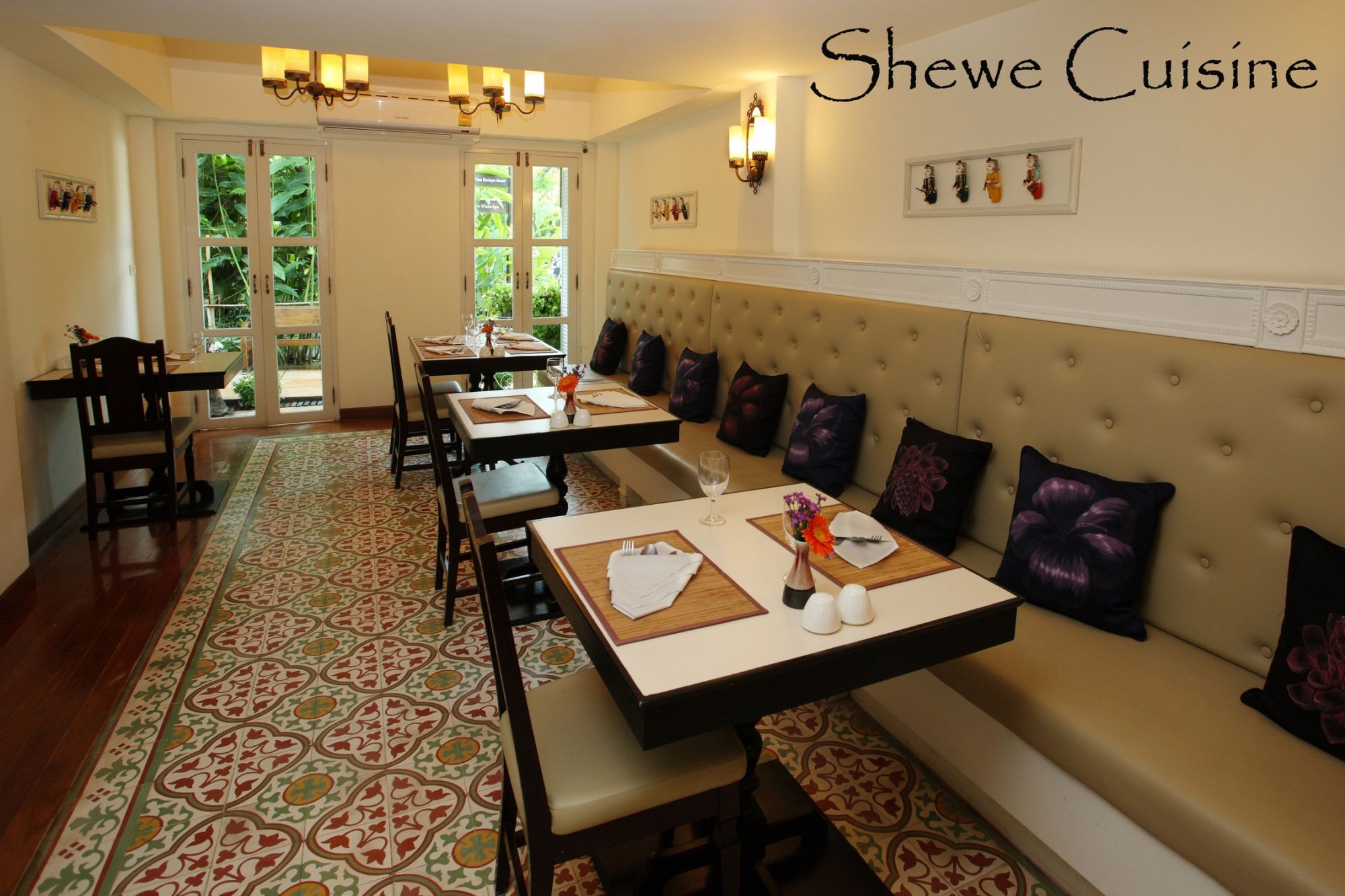 Shewe Wana Suite Resort in Chiang Mai:  Restaurant (Dinner)