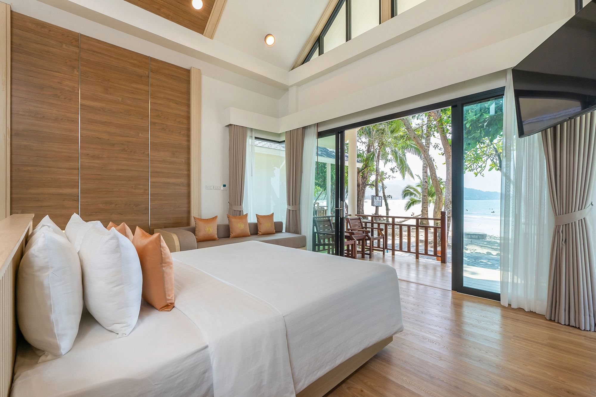 Koh Chang Paradise Resort & Spa in Ko Chang: Grand Deluxe Beachfront