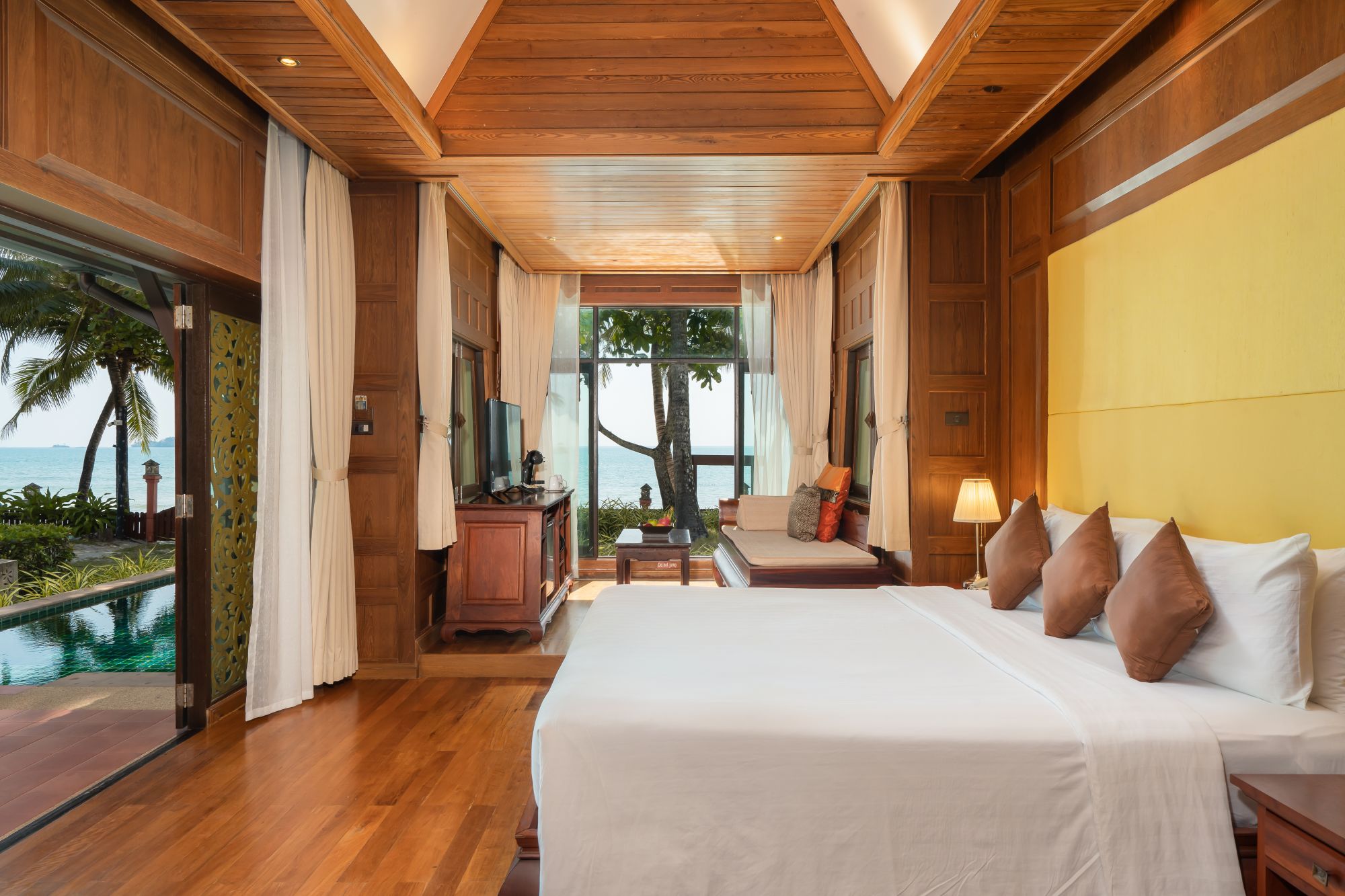 Koh Chang Paradise Resort & Spa in Ko Chang: Beachfront Pool Villa