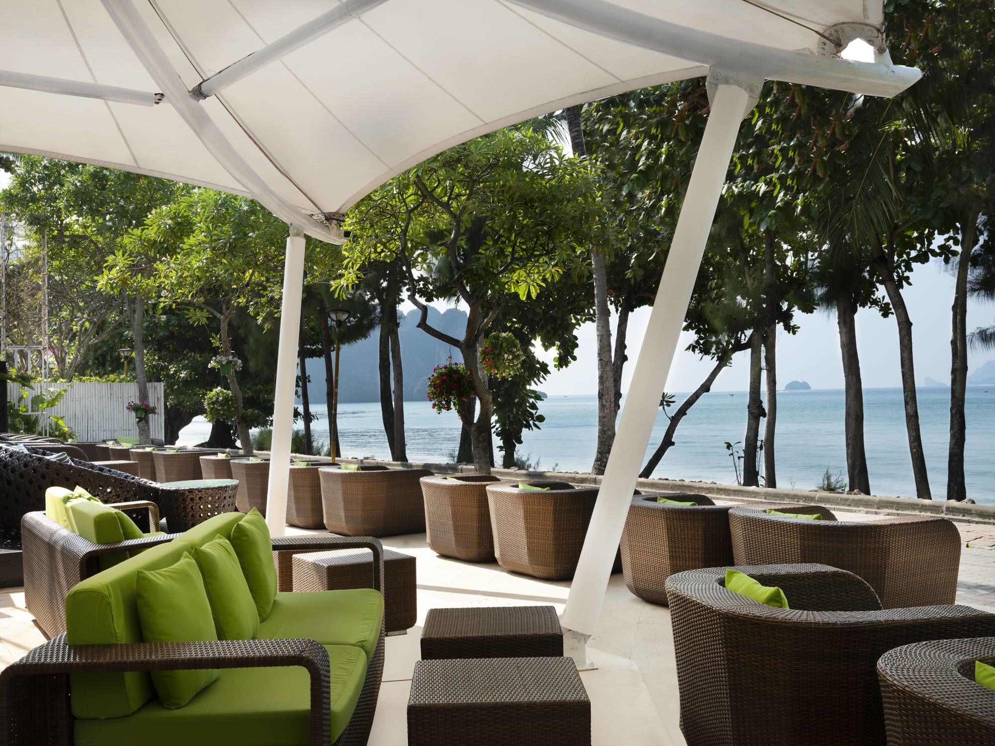 Aonang Villa Resort à Krabi: Beach Bar