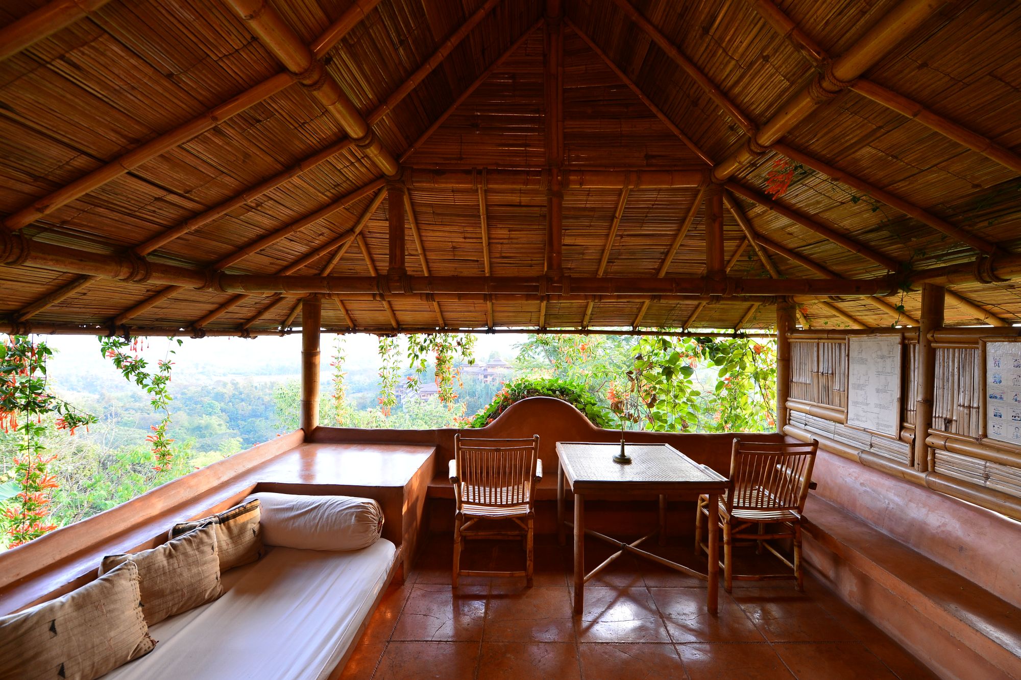 Phu Chaisai Mountain Resort in Mae Chan: Upper Mountain Cottage balcony