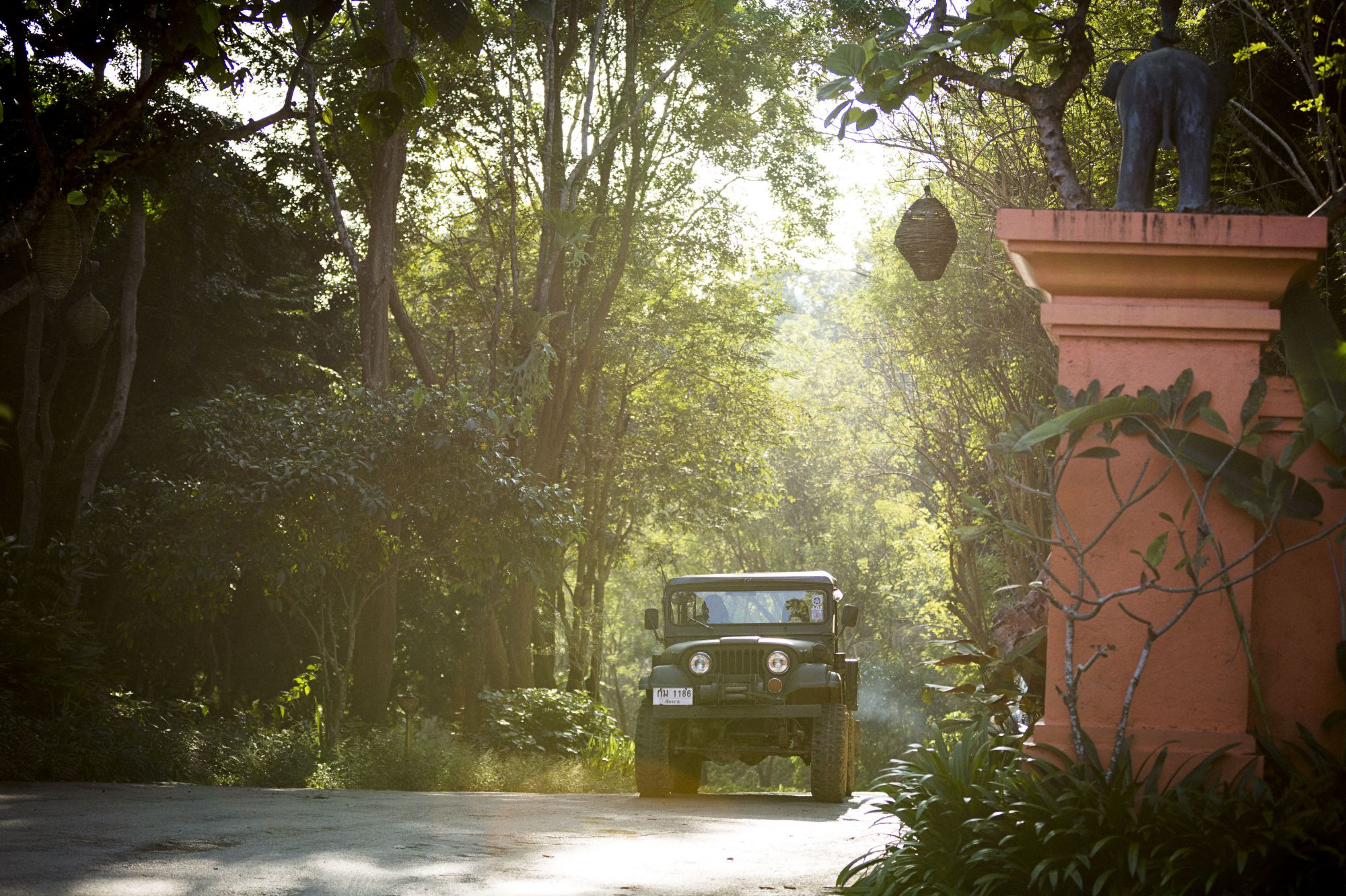 Anantara Golden Triangle Elephant Camp & Resort à Triangle d'Or: Jeep Entrance_