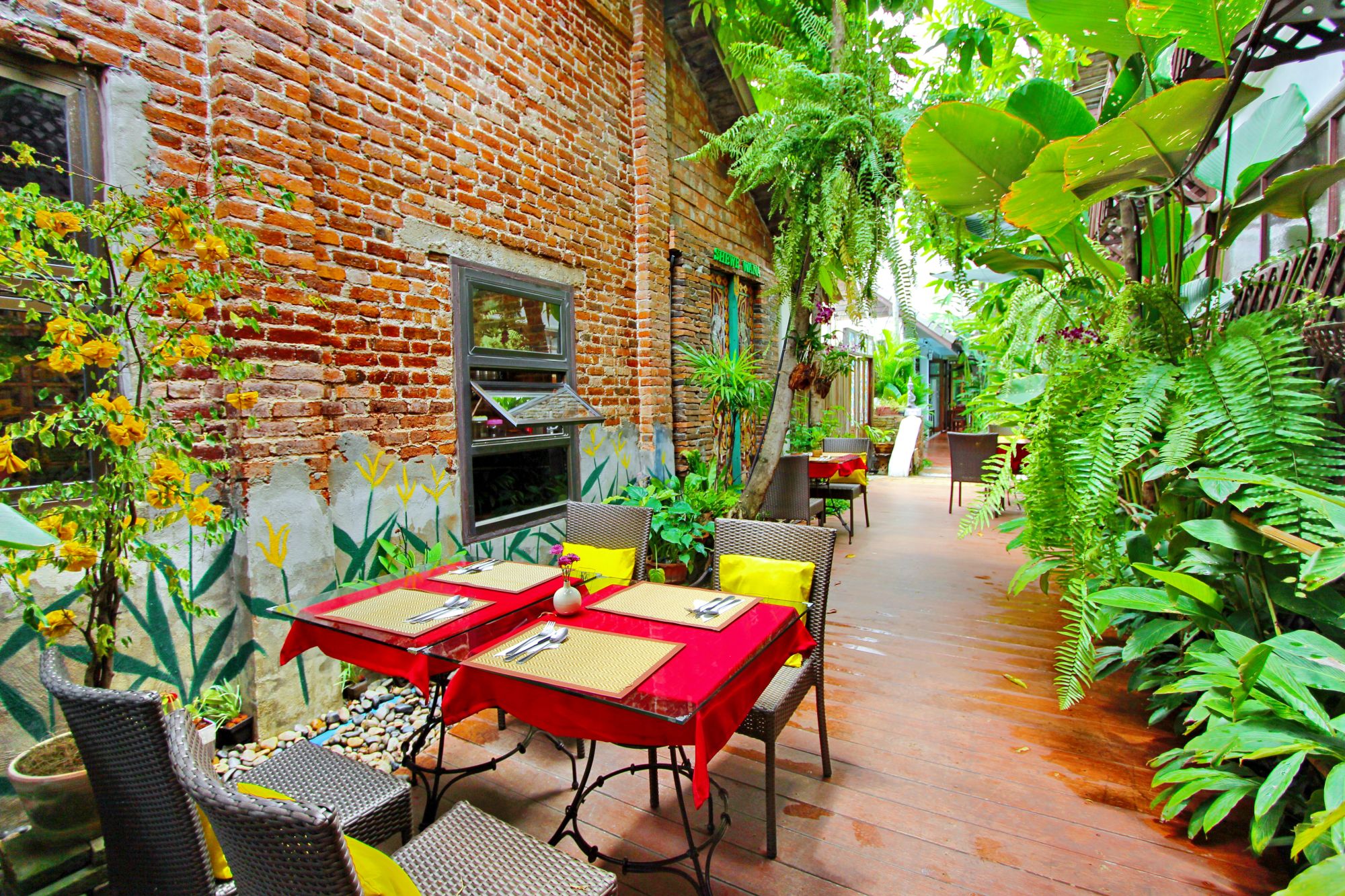 Shewe Wana Suite Resort in Chiang Mai:  Restaurant