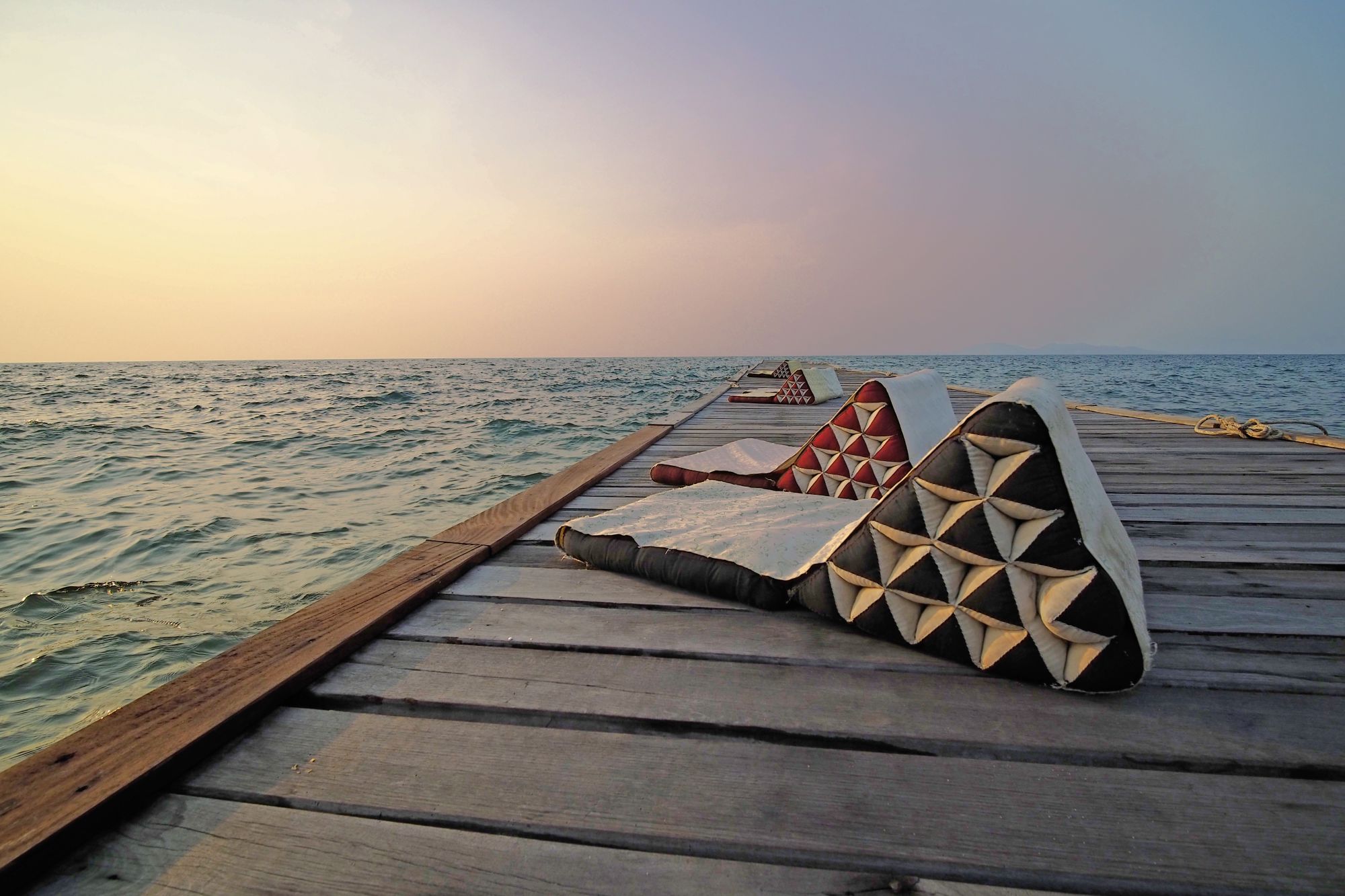 Paradee in Ko Samed: beach: f&b: Sunset Bar