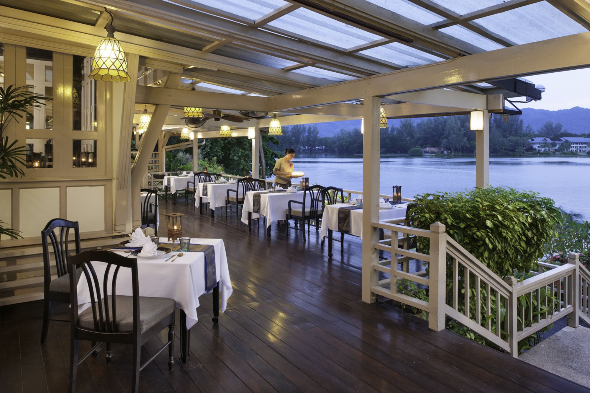 Dusit Thani Laguna Phuket: Ruen Thai Restaurant