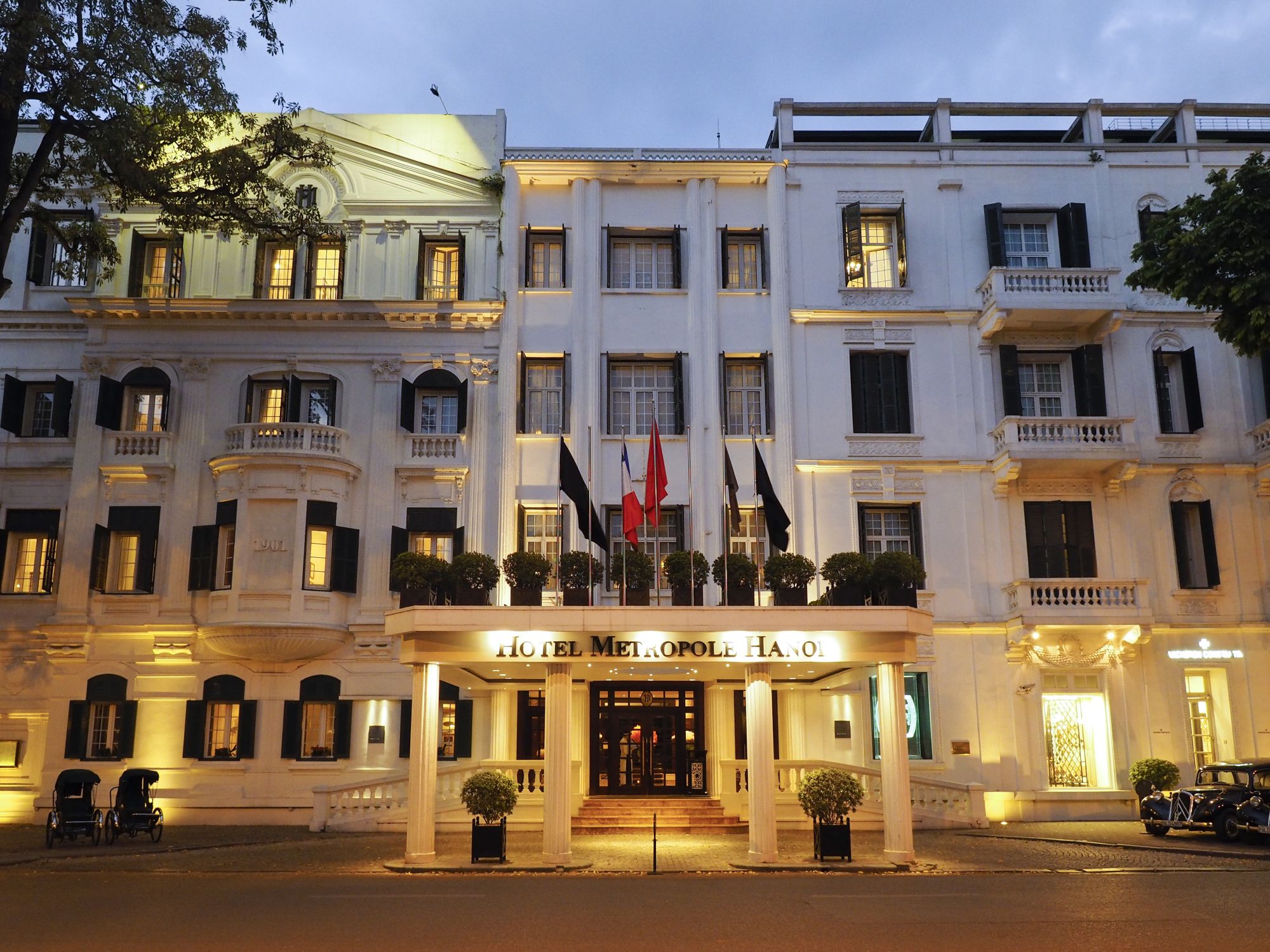 Sofitel Legend Metropole à Hanoi: Facade By Night