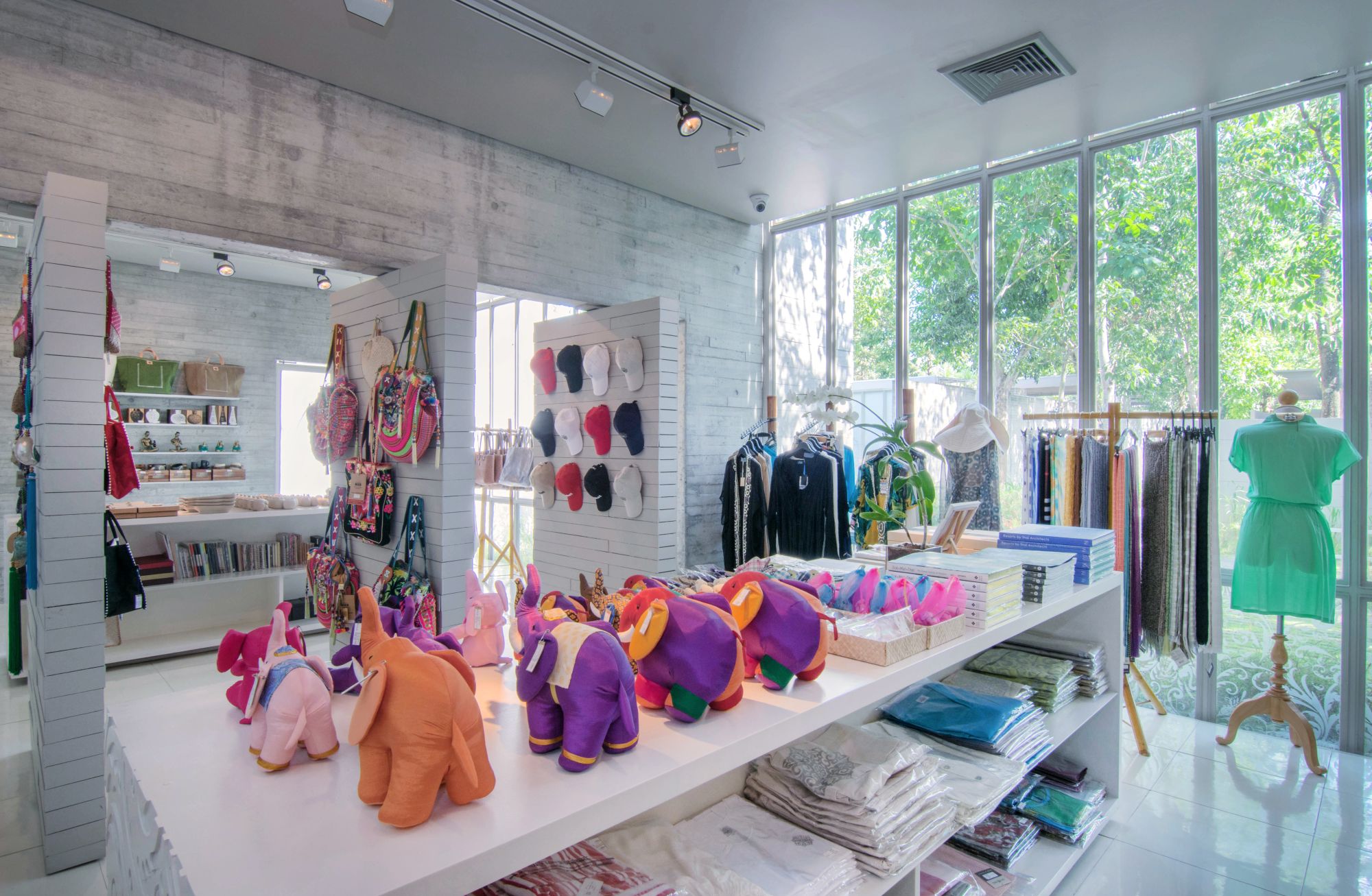 SALA Phuket Mai Khao Beach Resort: SALA Shop